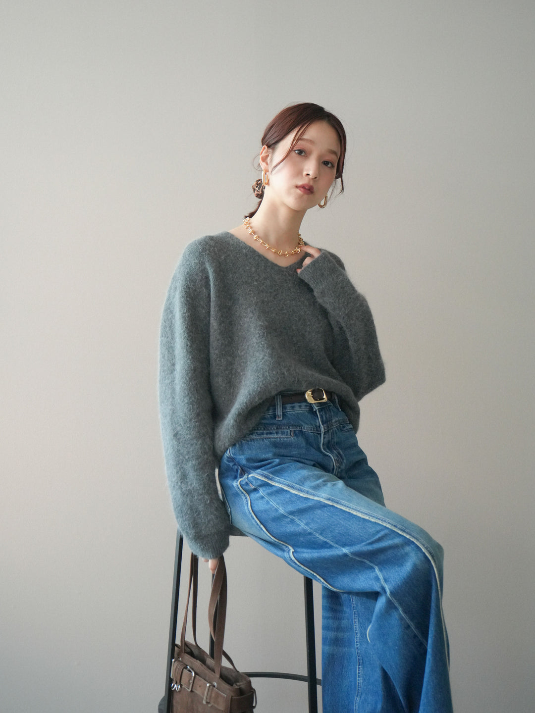 [SET]シュシュ付きアンゴラタッチVネックニットプルオーバー+サイドフリンジワイドデニムパンツ(2set)