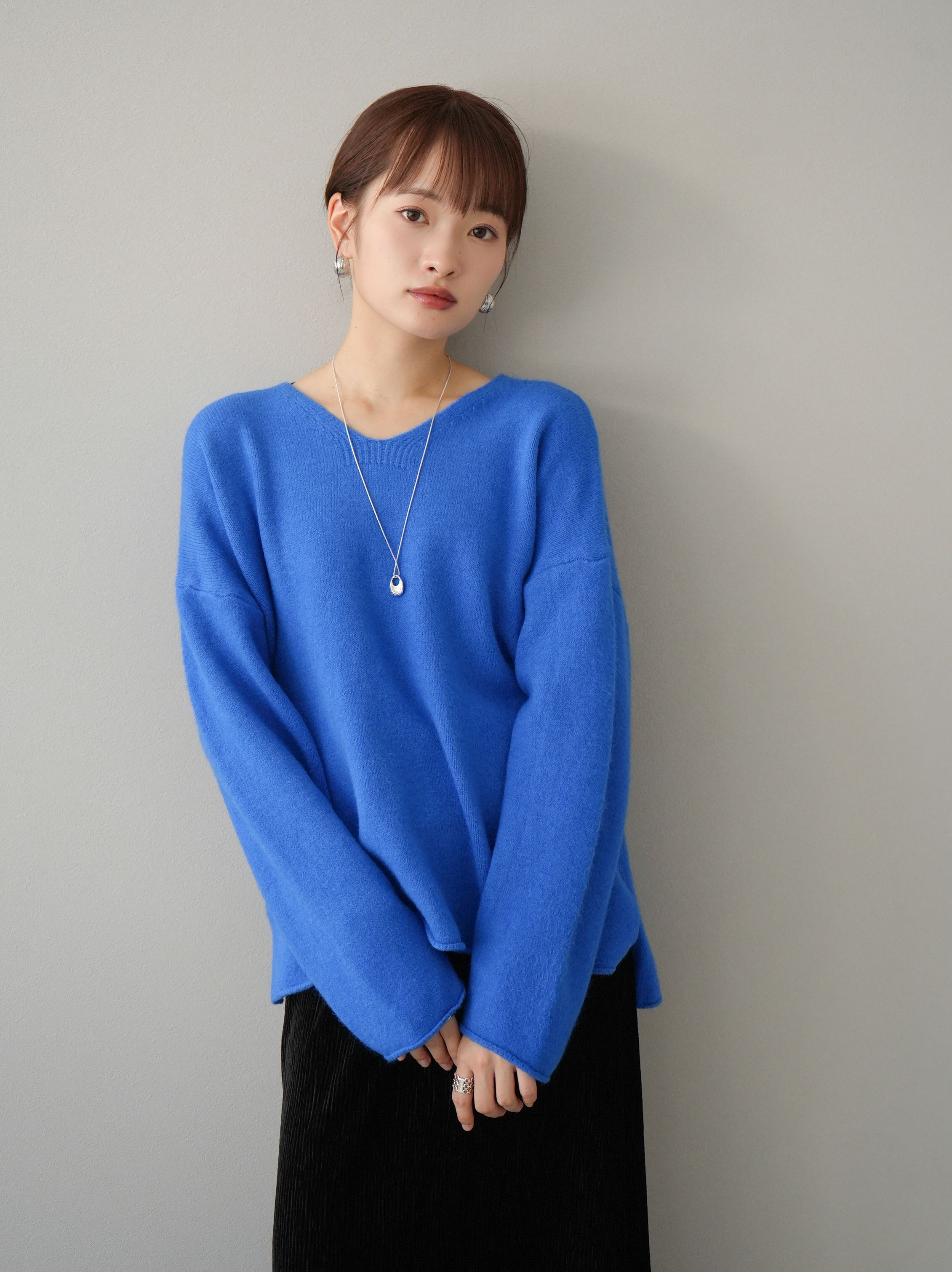 予約]サイドスリットVネックニットトップス/ブルー – Lumier