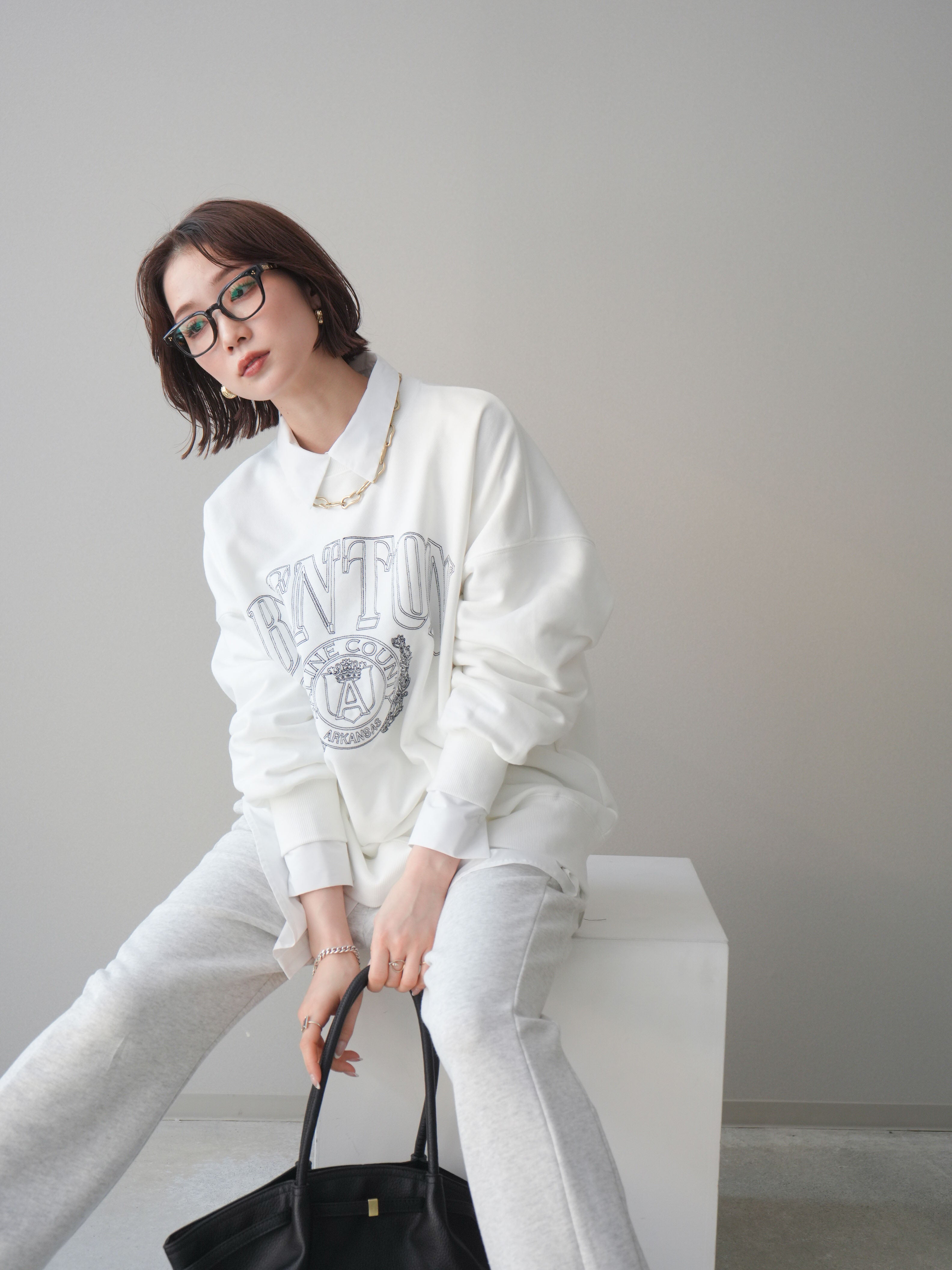 予約]カレッジロゴ刺繍BIGスウェットプルオーバー/offwhite – Lumier