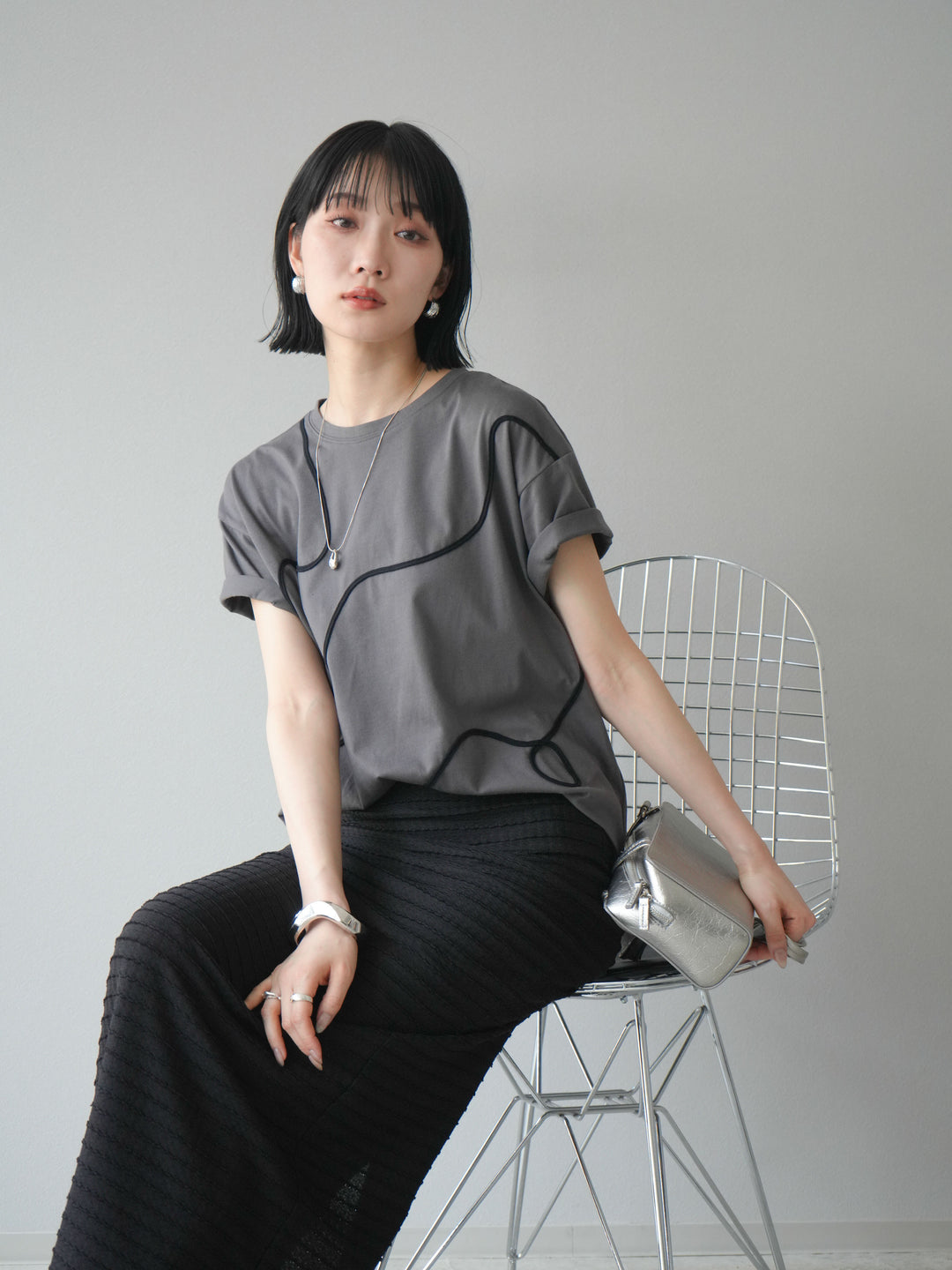 [予約]コード刺繍ルーズTシャツ/チャコール