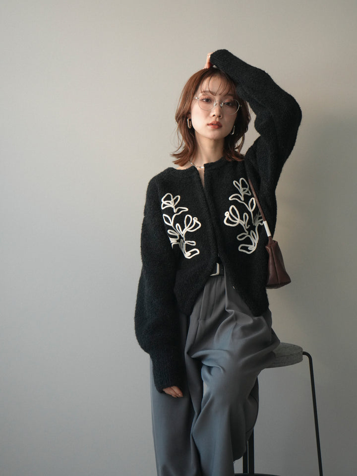 [予約]テープ刺繍ホック開きブークレニットカーディガン/black