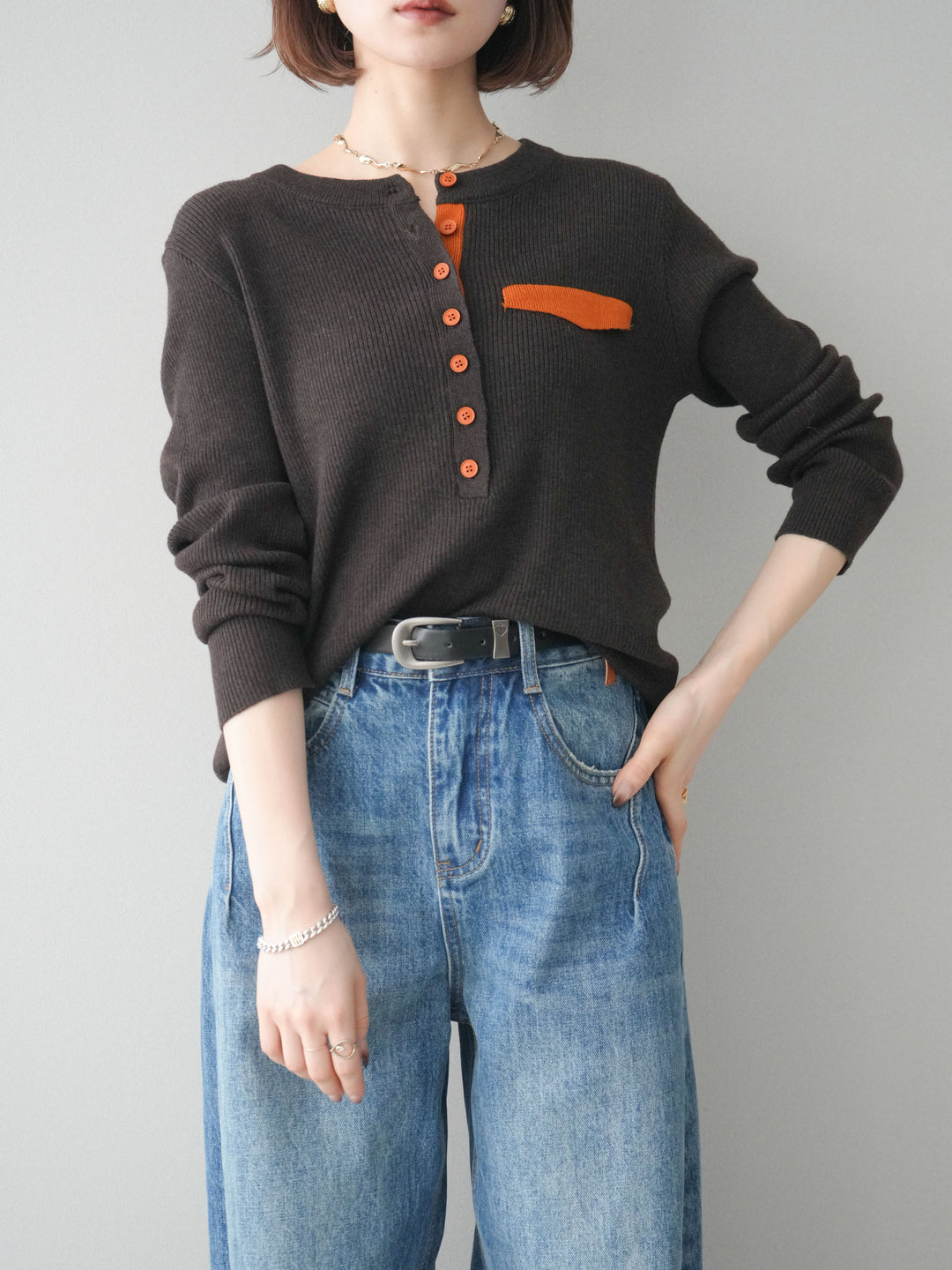 【預購】雙色拼接口袋亨利領針織衫/棕色