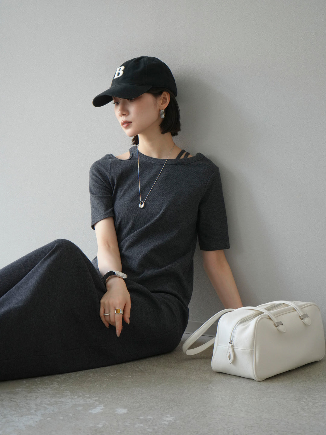 [予約]デザインネックカットリブワンピース/チャコール