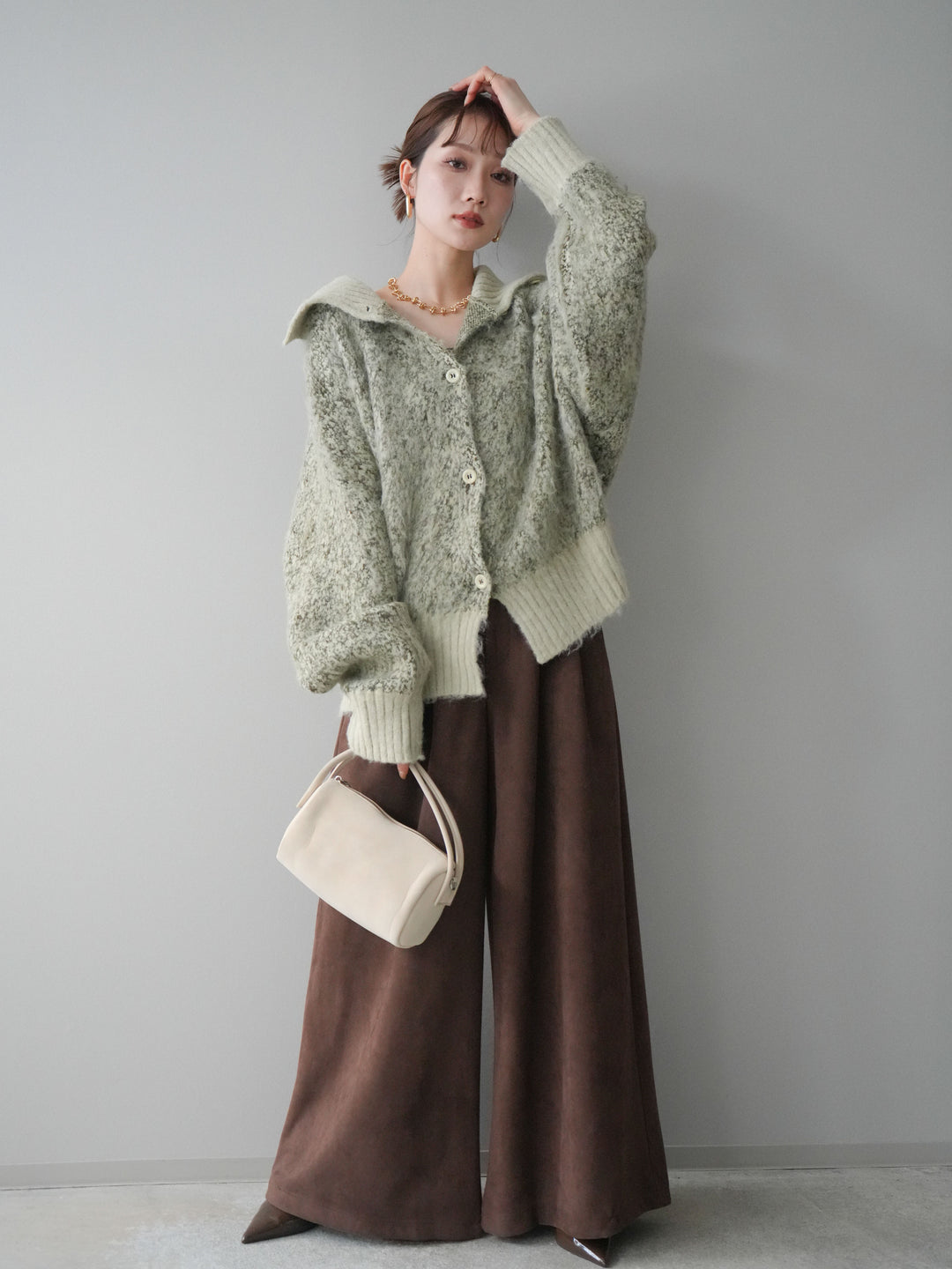 [予約]モチーフベルト付スエードタックワイドパンツ/brown