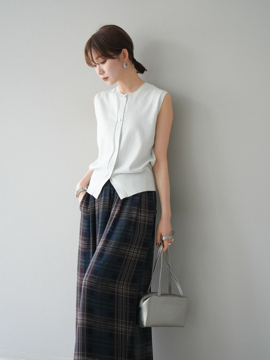 [SET] 金銀絲針織背心 + 透視格紋寬鬆褲 (2 件套)