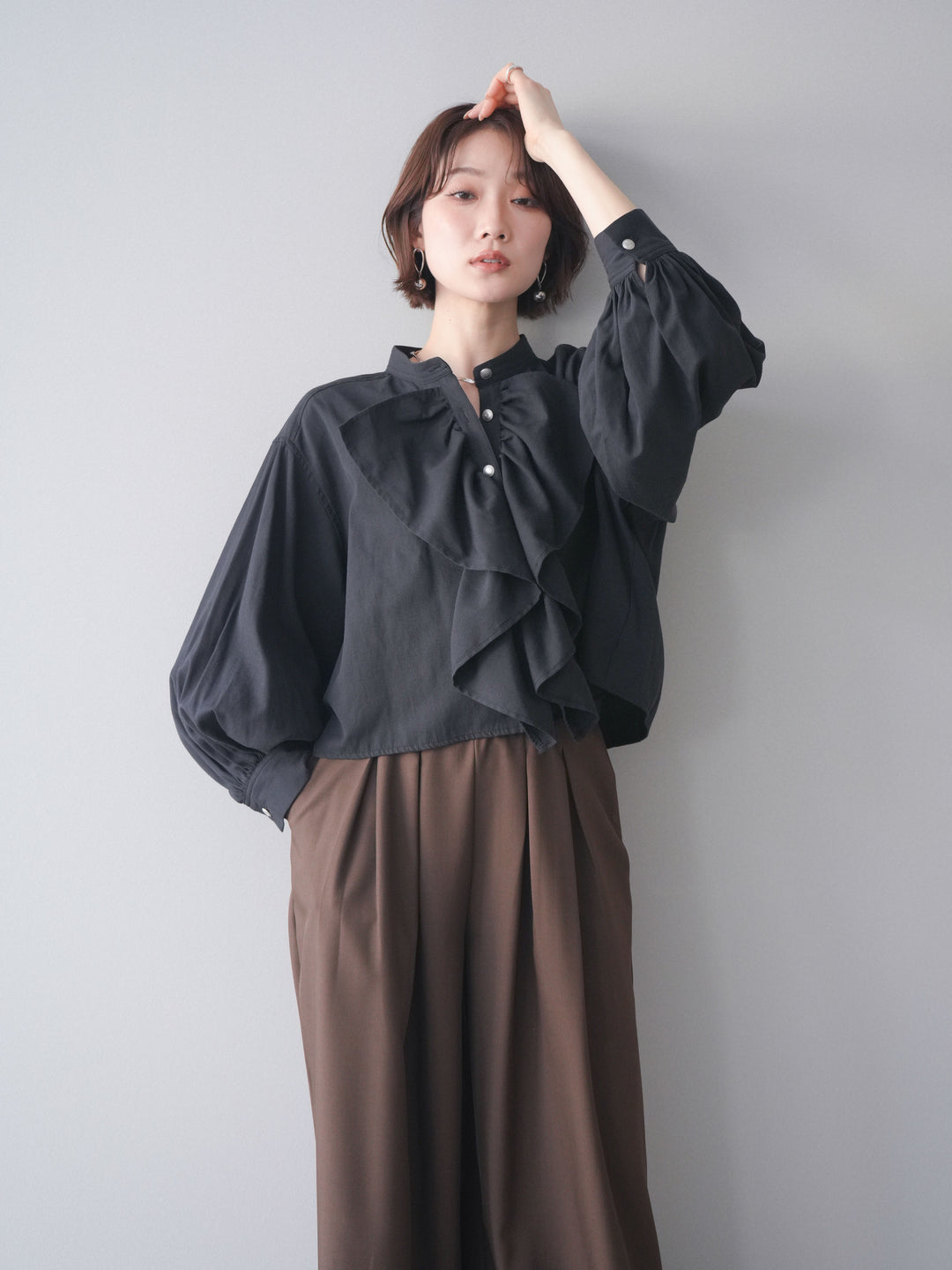 [予約]ラッフルフレアショートブラウス/black