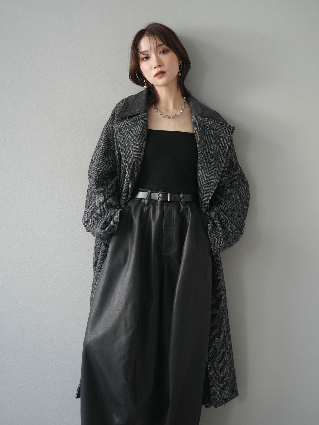 [予約]ネップヘリンボーンレザー襟チェスターコート/charcoal