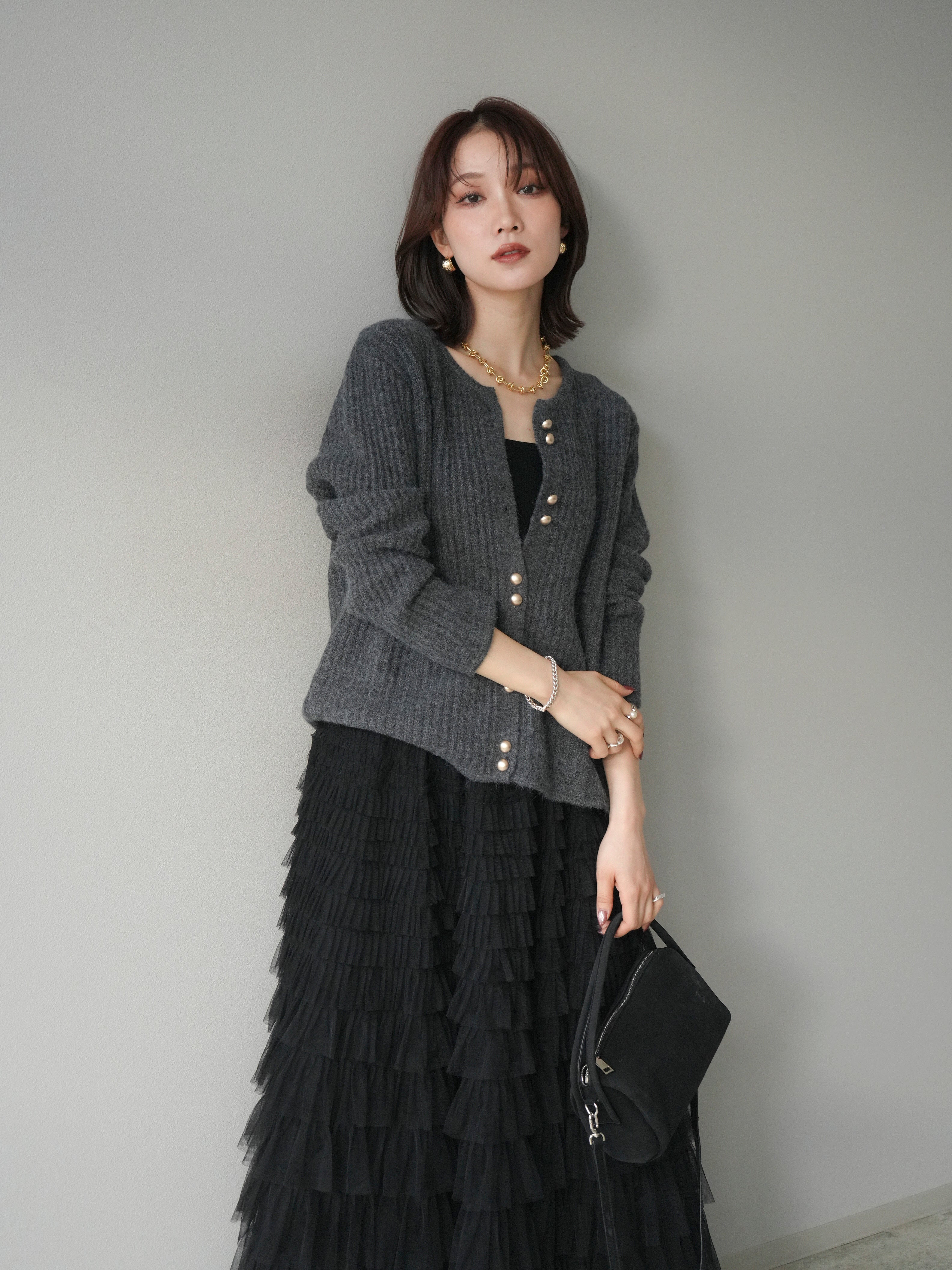 予約]ゴールドボタンニットカーディガン/black – Lumier