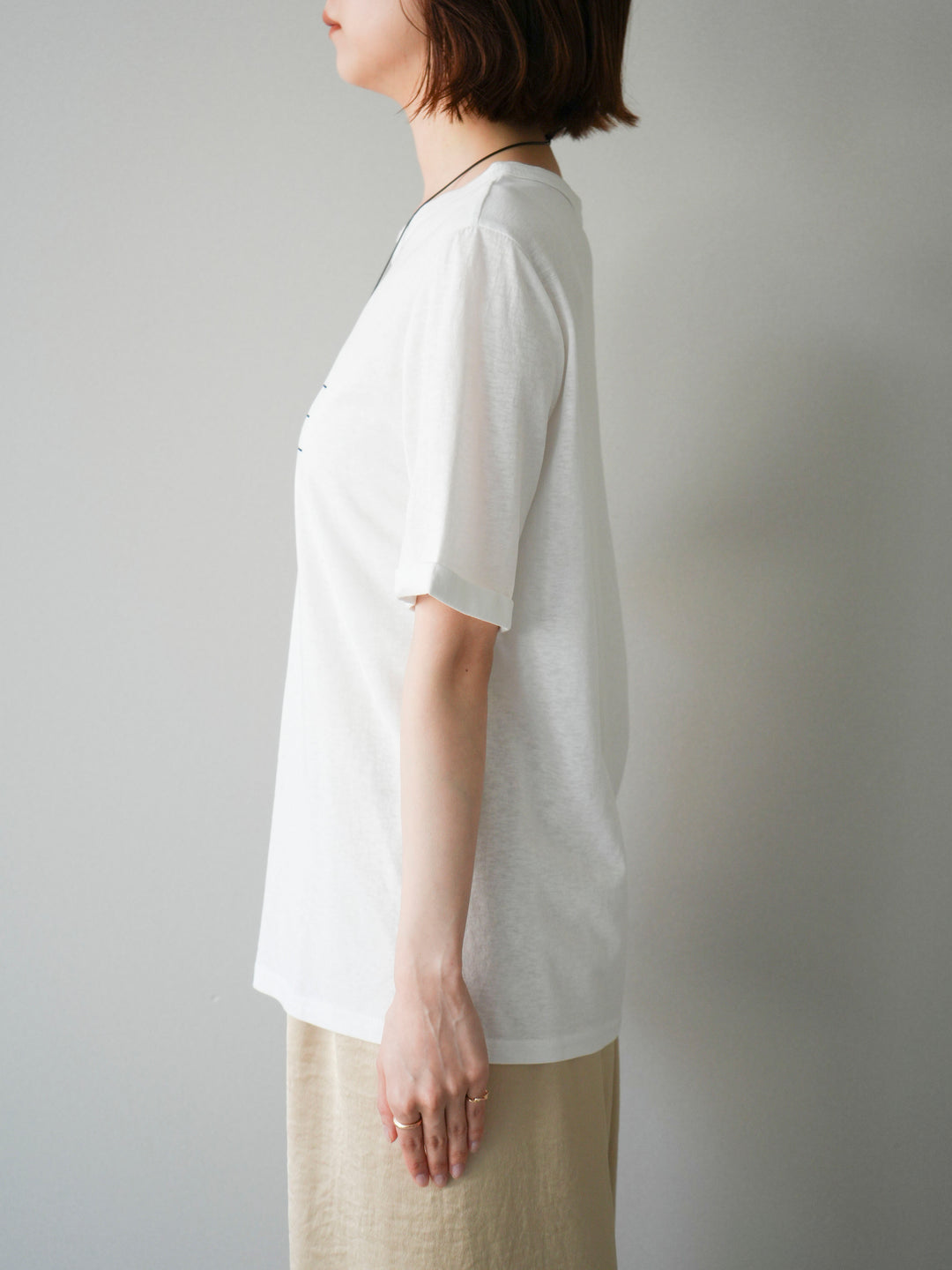 [予約]サークルネックレス付ロゴTシャツ/white