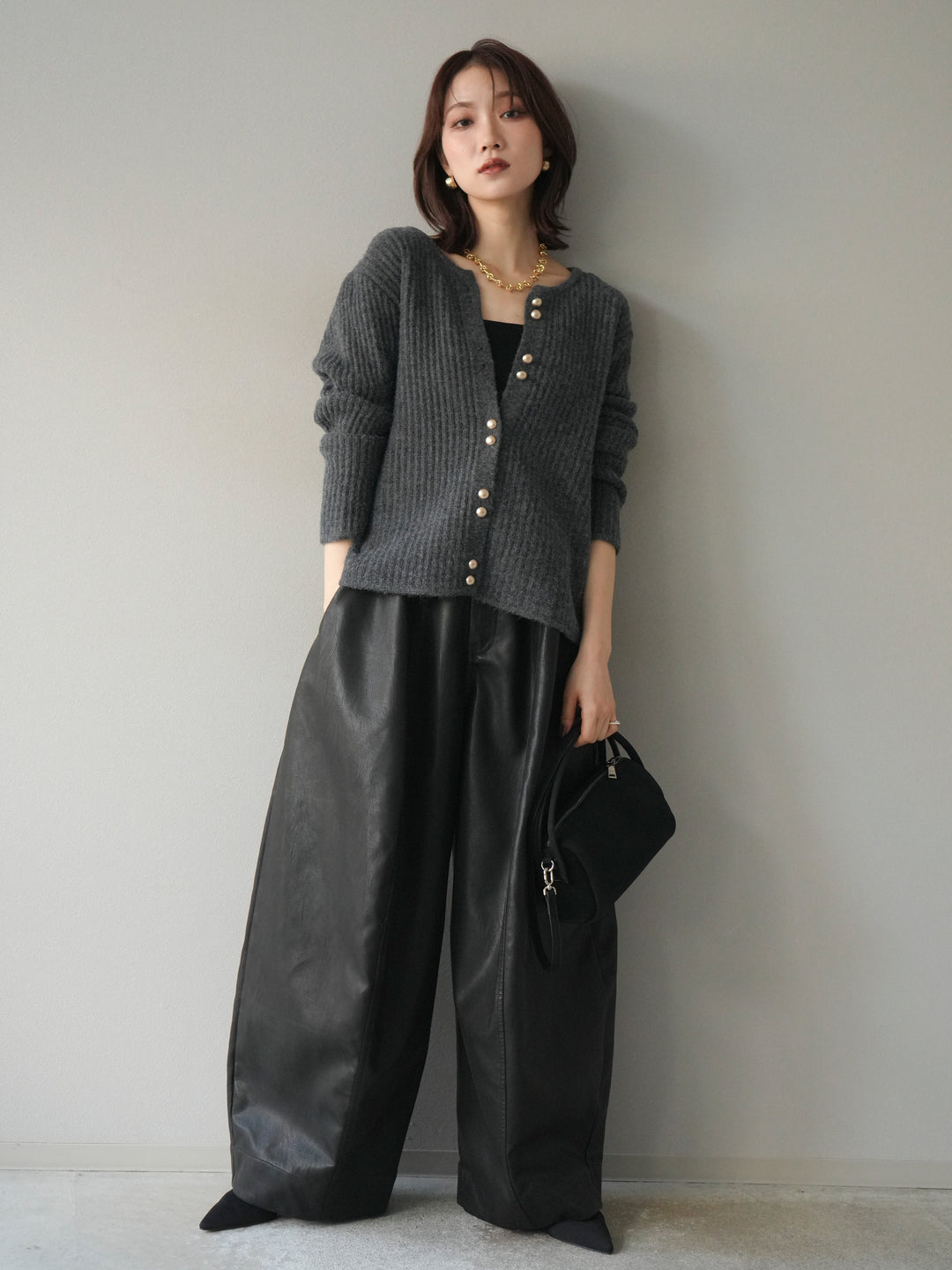 [予約]ゴールドボタンニットカーディガン/black