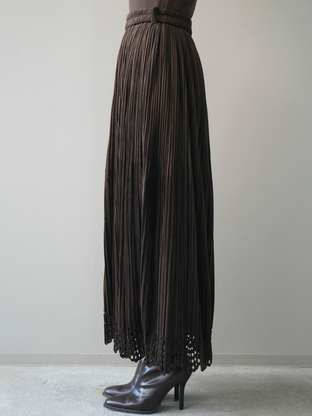 [予約]パンチングデザインスエードプリーツスカート/darkbrown