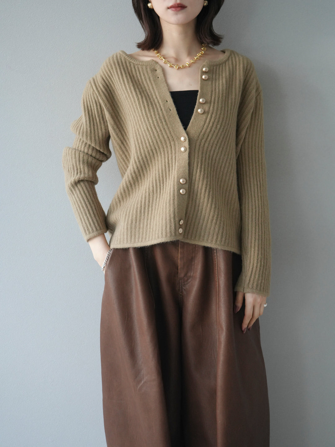 [予約]ゴールドボタンニットカーディガン/beige