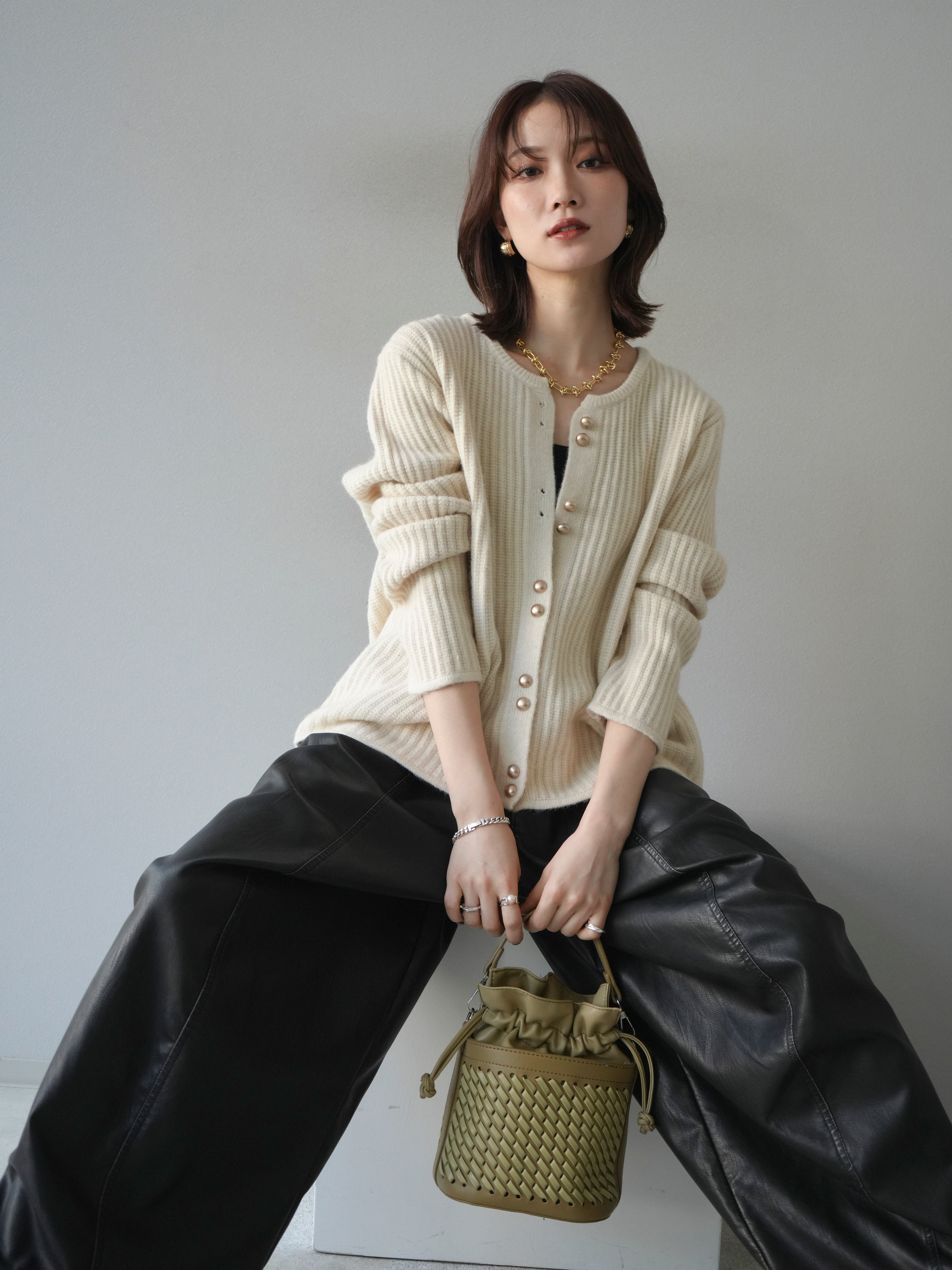 予約]ゴールドボタンニットカーディガン/ivory – Lumier