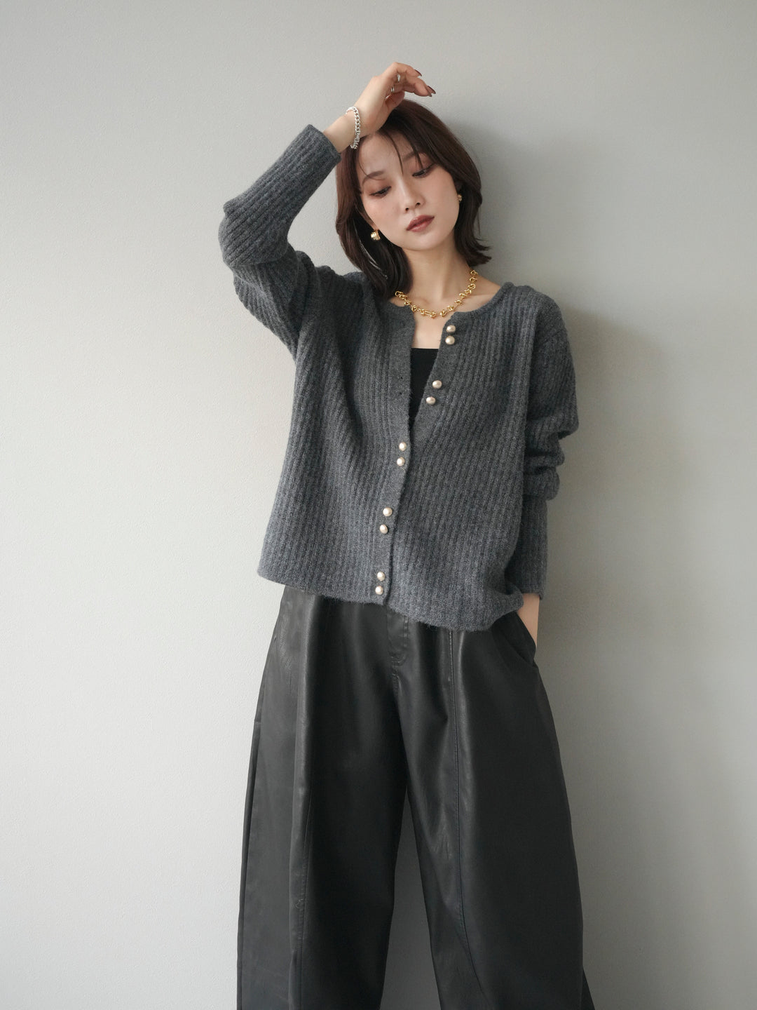 [予約]ゴールドボタンニットカーディガン/black