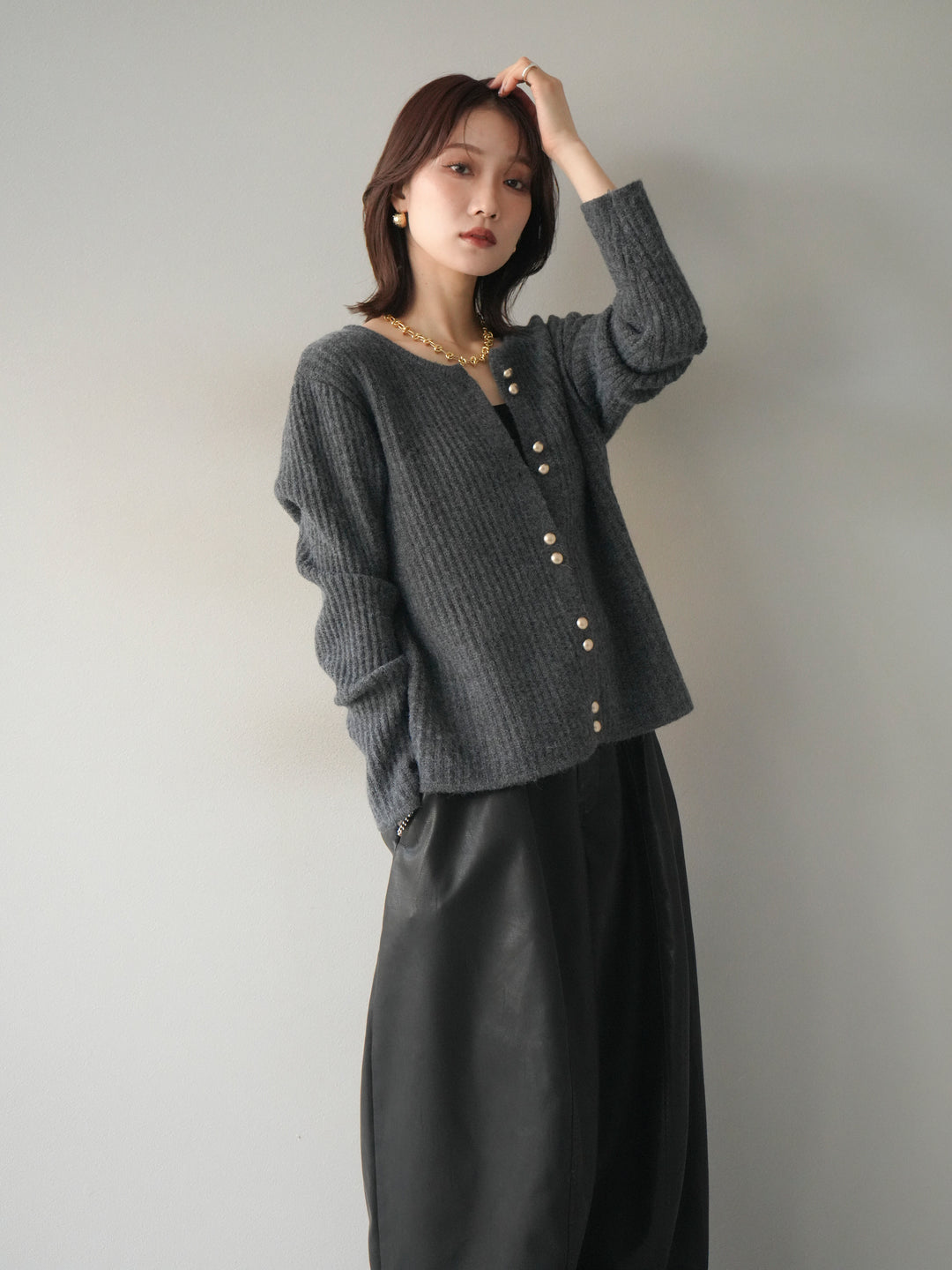 [予約]ゴールドボタンニットカーディガン/black