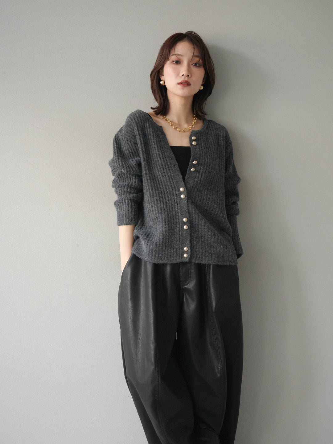 [予約]ゴールドボタンニットカーディガン/black