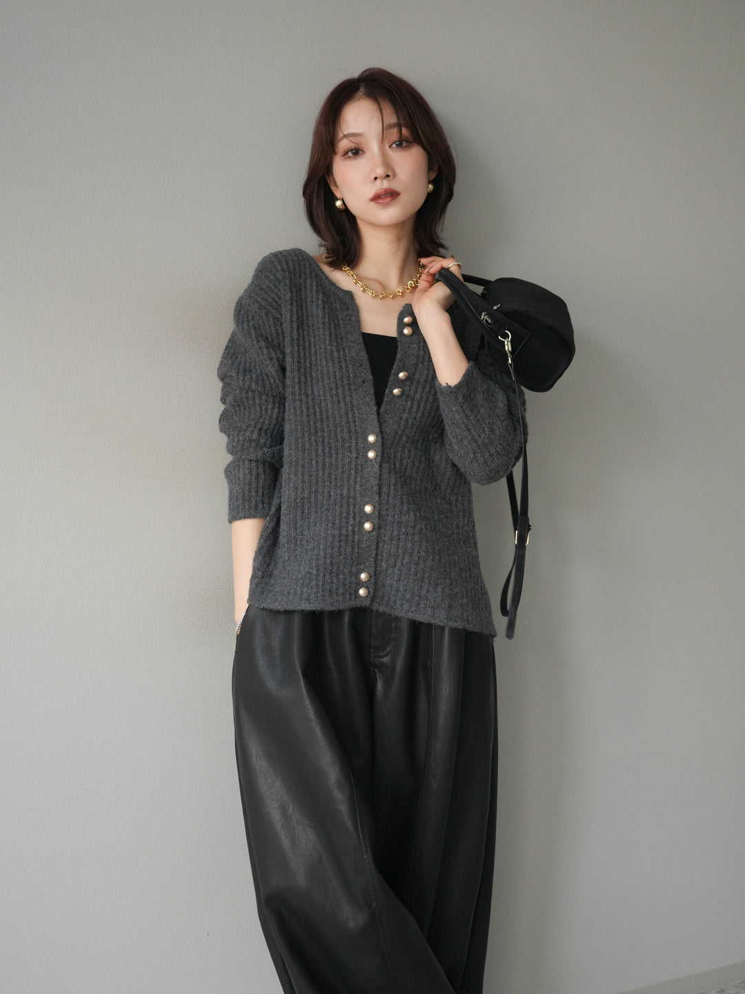 [予約]ゴールドボタンニットカーディガン/black