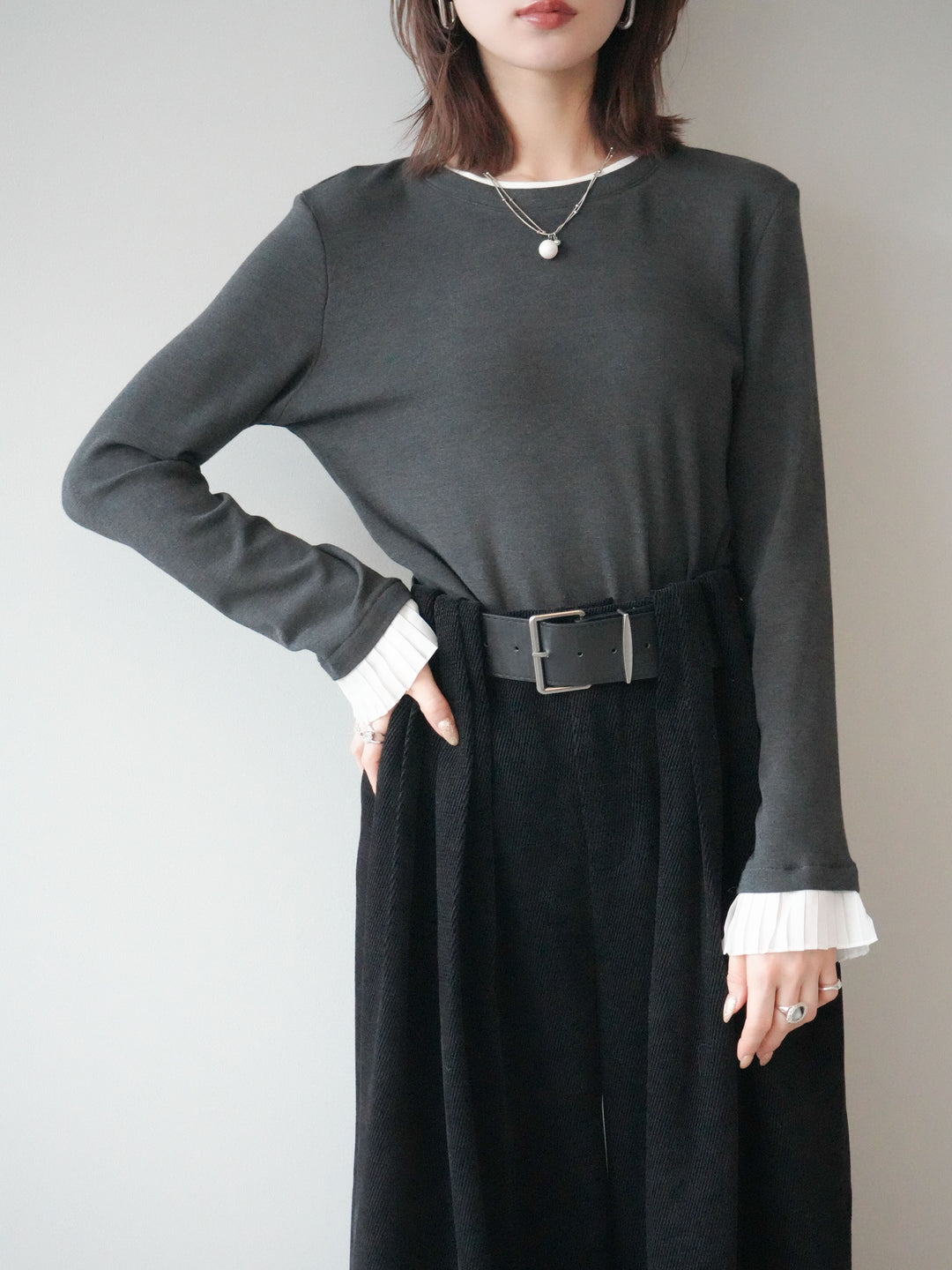 [SET]袖プリーツ配色レイヤードトップス+ベルトデザインループコールテンワイドパンツ(ベルト付き)(2set)