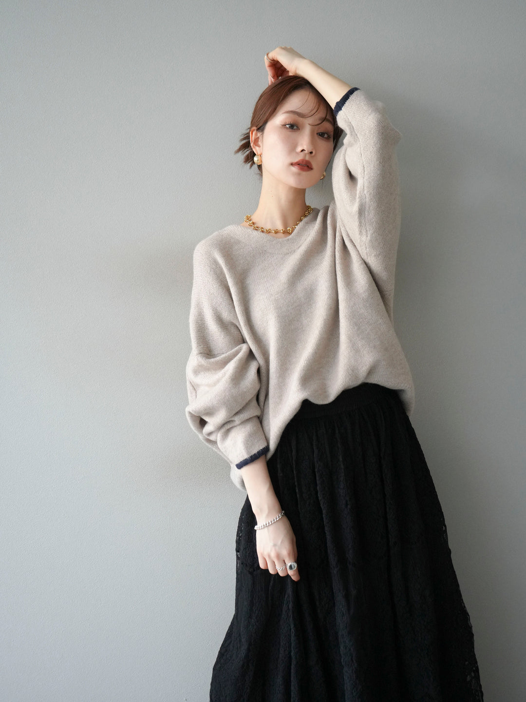 【預購】V領拼色袖針織套頭衫/米色