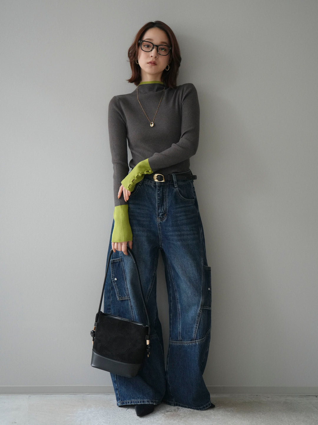 [予約]袖ボタンハイネック配色リブニットトップス/charcoal