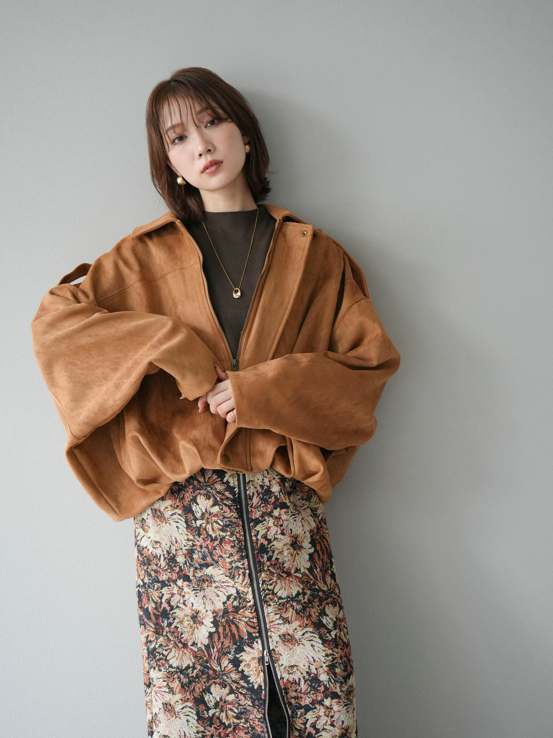 [套裝] 麂皮外套 + 小領法式針織上衣 + 哥布蘭前拉鍊緊身裙（3 套）