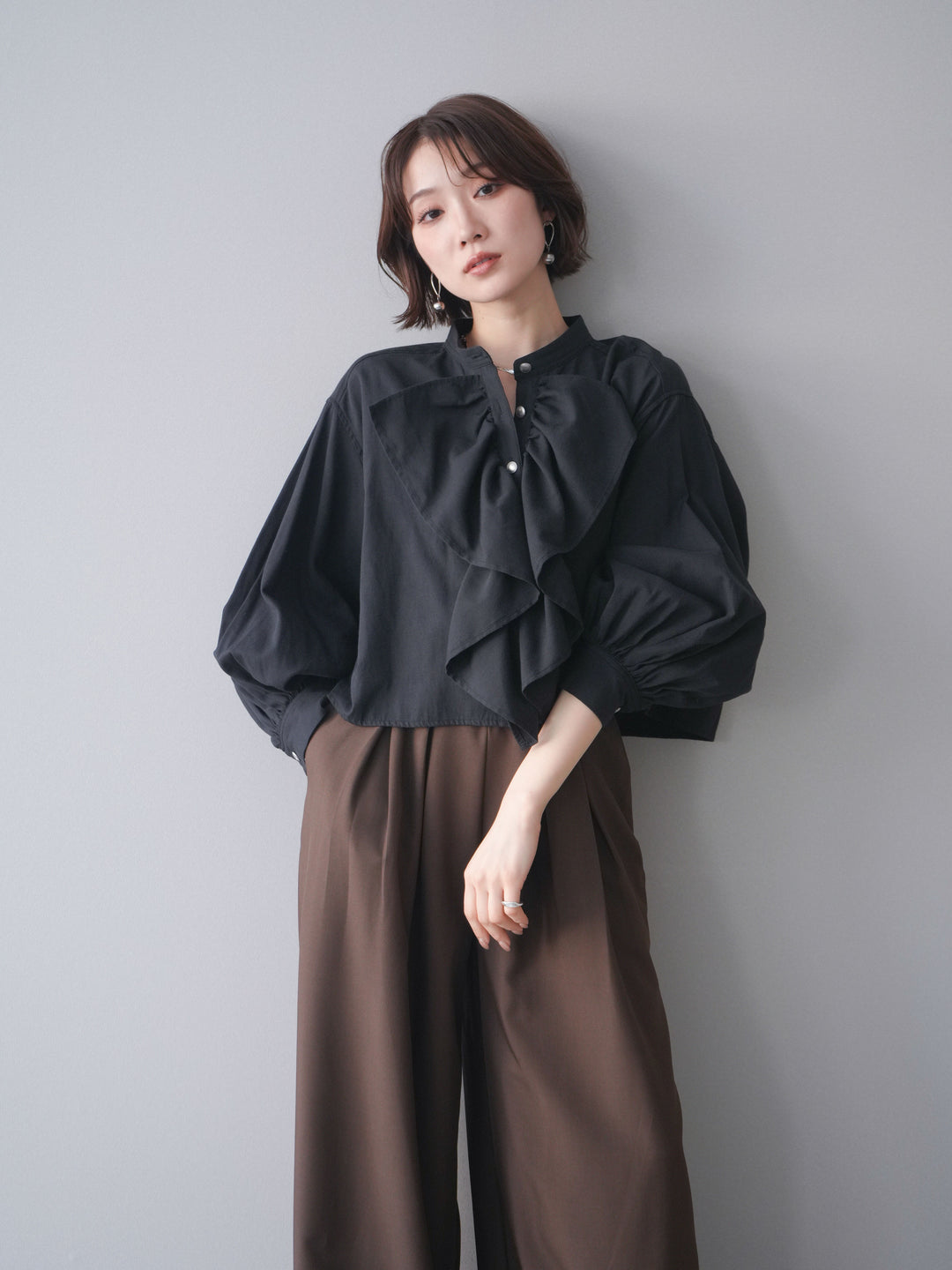 [予約]ラッフルフレアショートブラウス/black