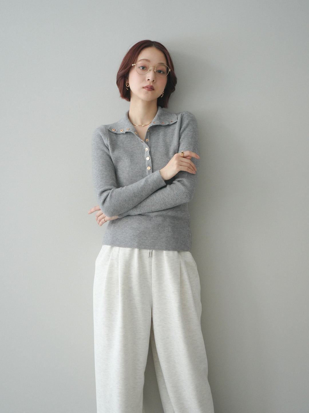 [予約]ゴールドボタンニュアンスタートルリブニットトップス/gray