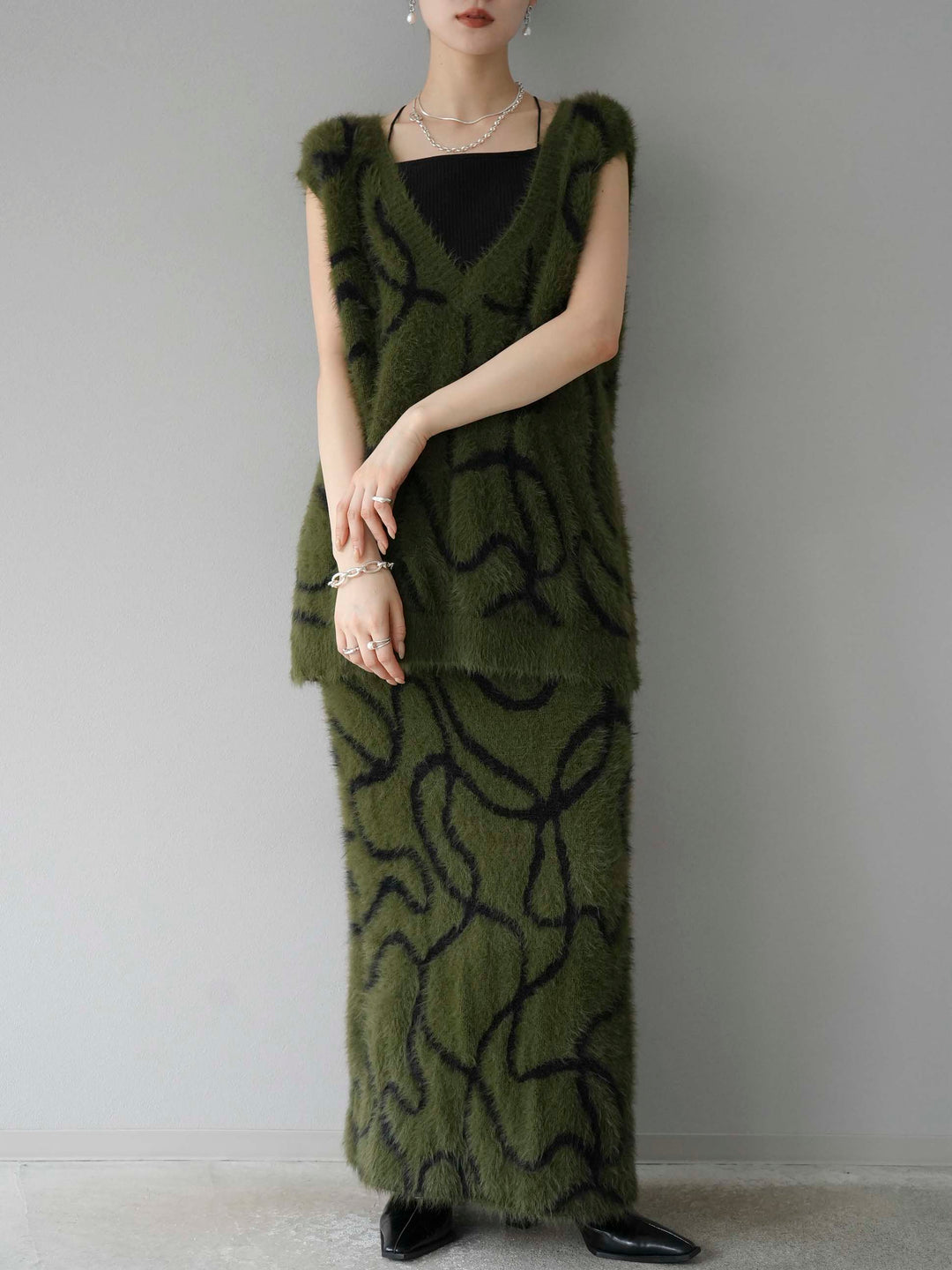 [SET] 線狀毛絨針織背心 + 線狀毛絨針織裙 (2套)