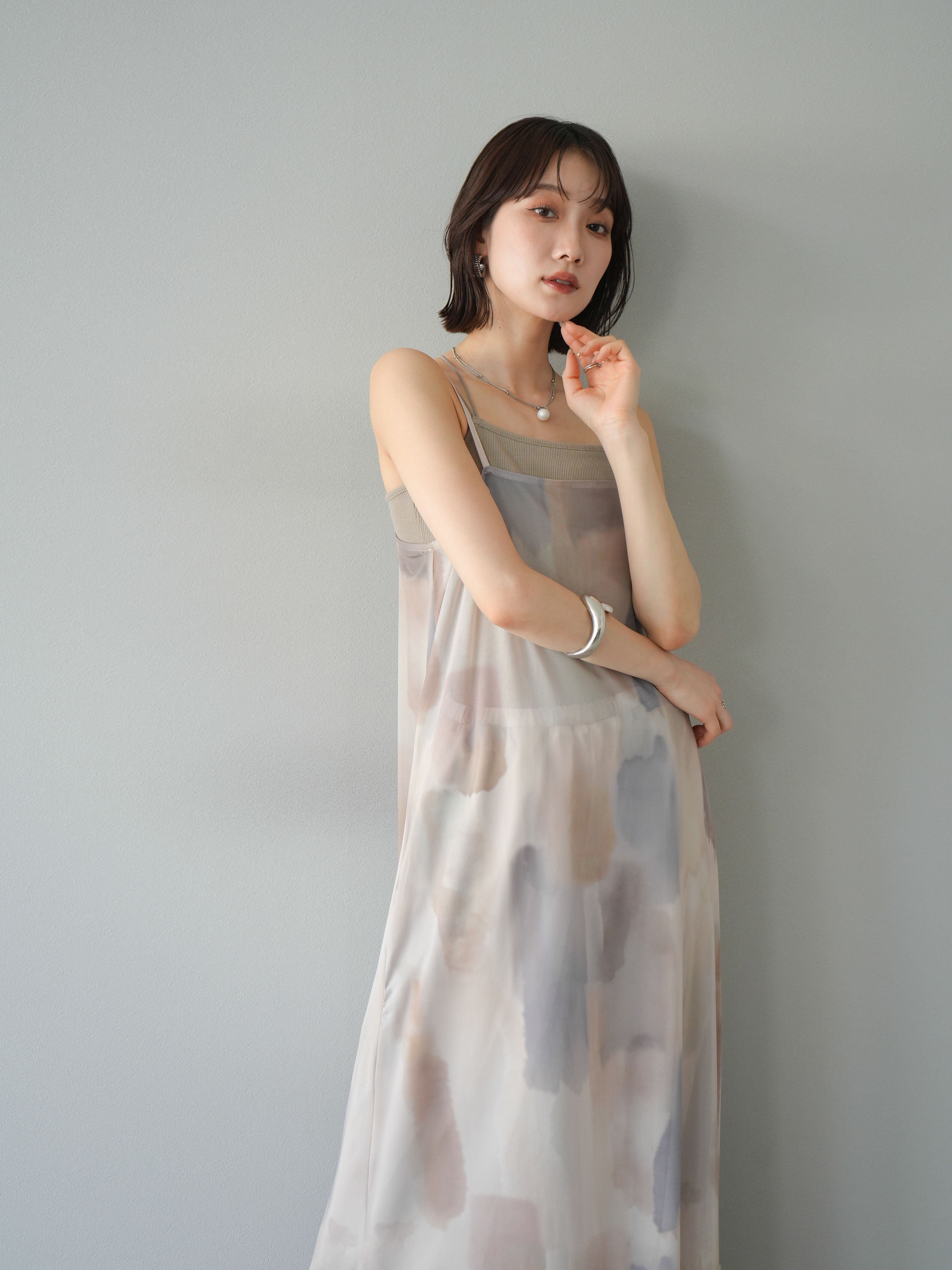予約]水彩アートシアーキャミワンピース/エクリュ – Lumier