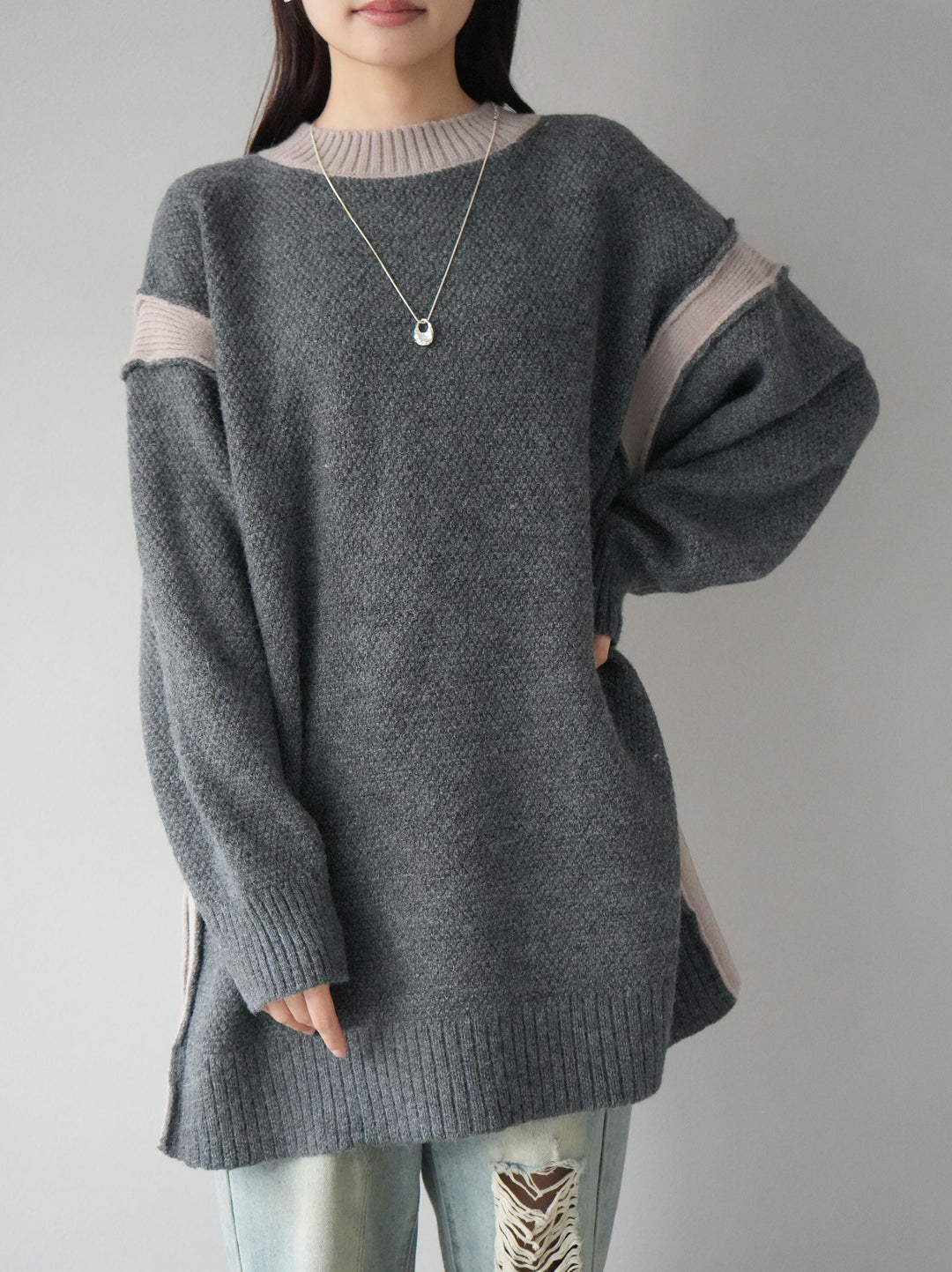 【預訂】側開衩拼色針織套頭衫/炭灰