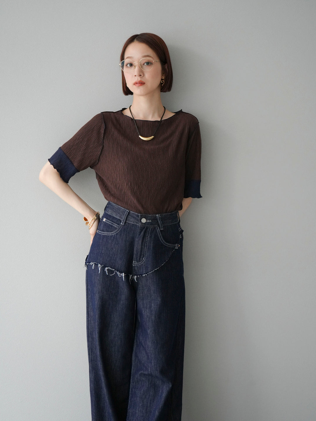 [SET] 百褶同色船領套頭衫 + 臀部設計牛仔褲（2 件組）