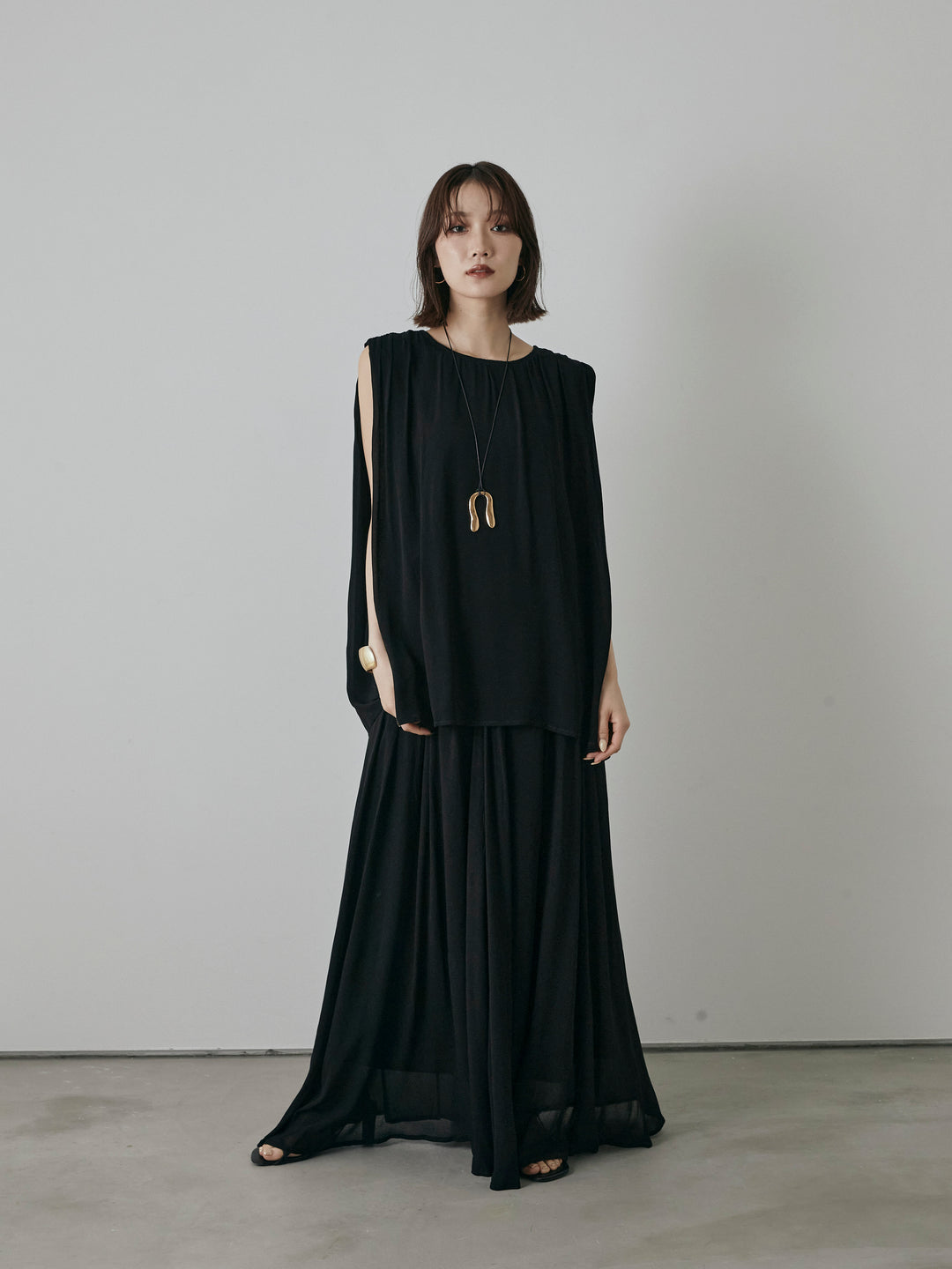 [預購] 透視褶肩襯衫/黑色