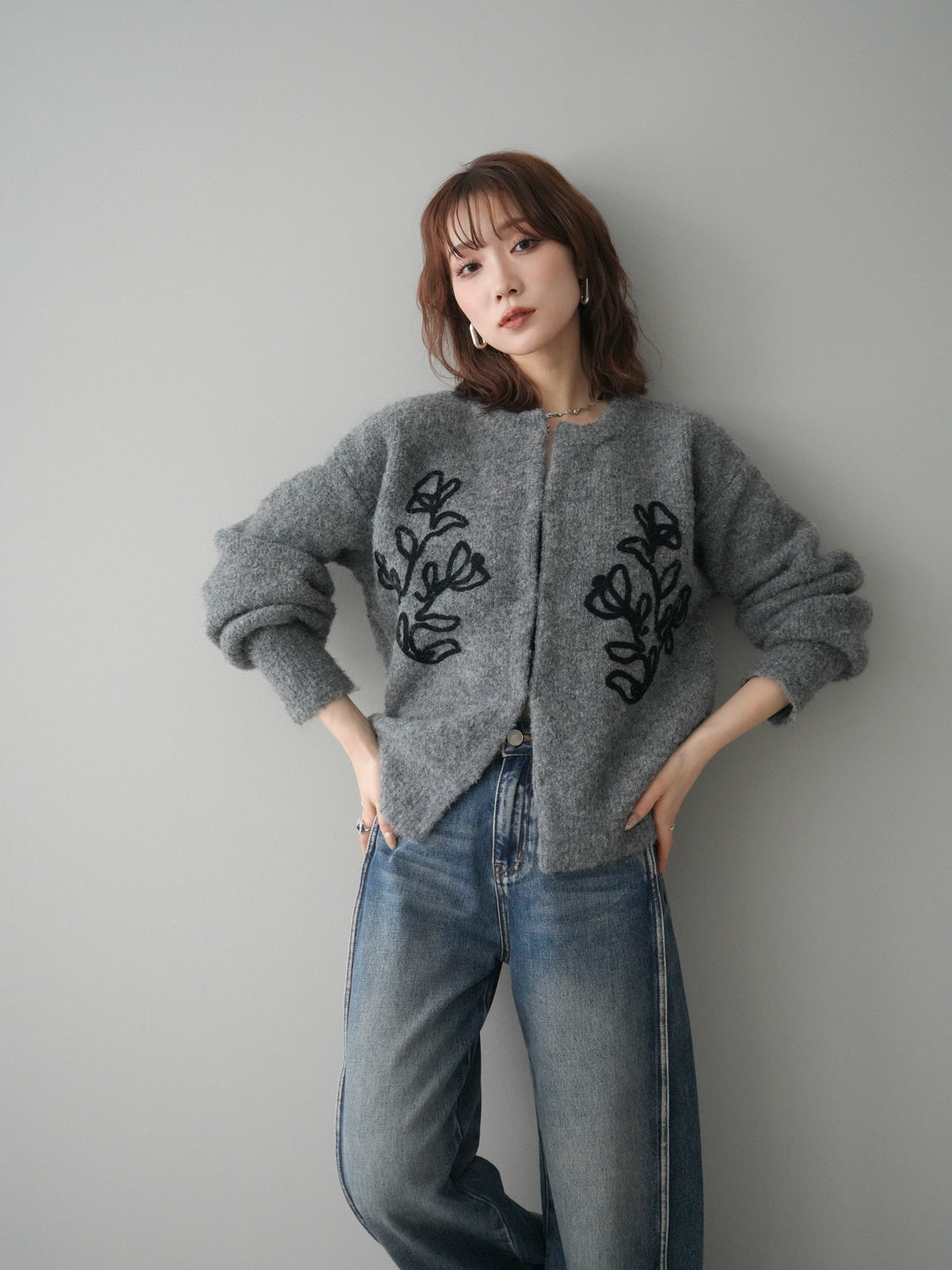 [予約]テープ刺繍ホック開きブークレニットカーディガン/mokugray