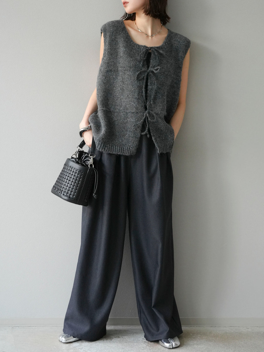 [予約]レザーパイピングタックワイドパンツ/グレー