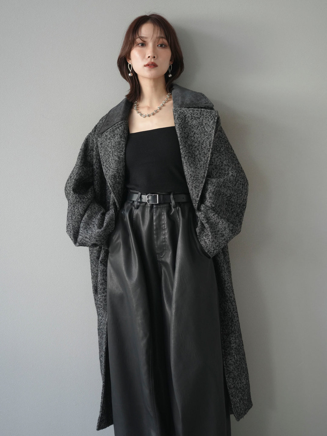 [予約]ネップヘリンボーンレザー襟チェスターコート/charcoal