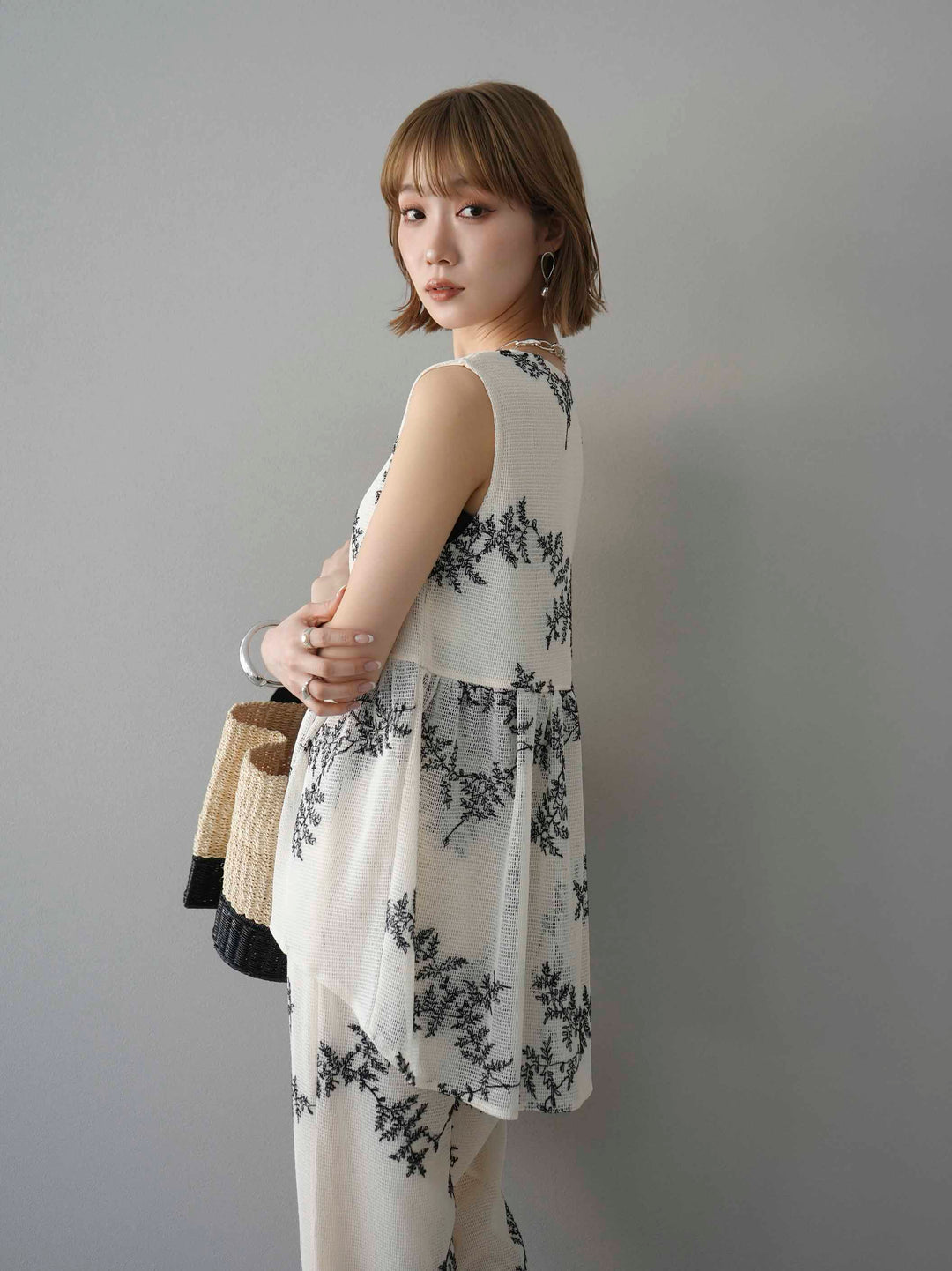 [予約]リーフ柄メッシュVネックフレアトップス/アイボリー