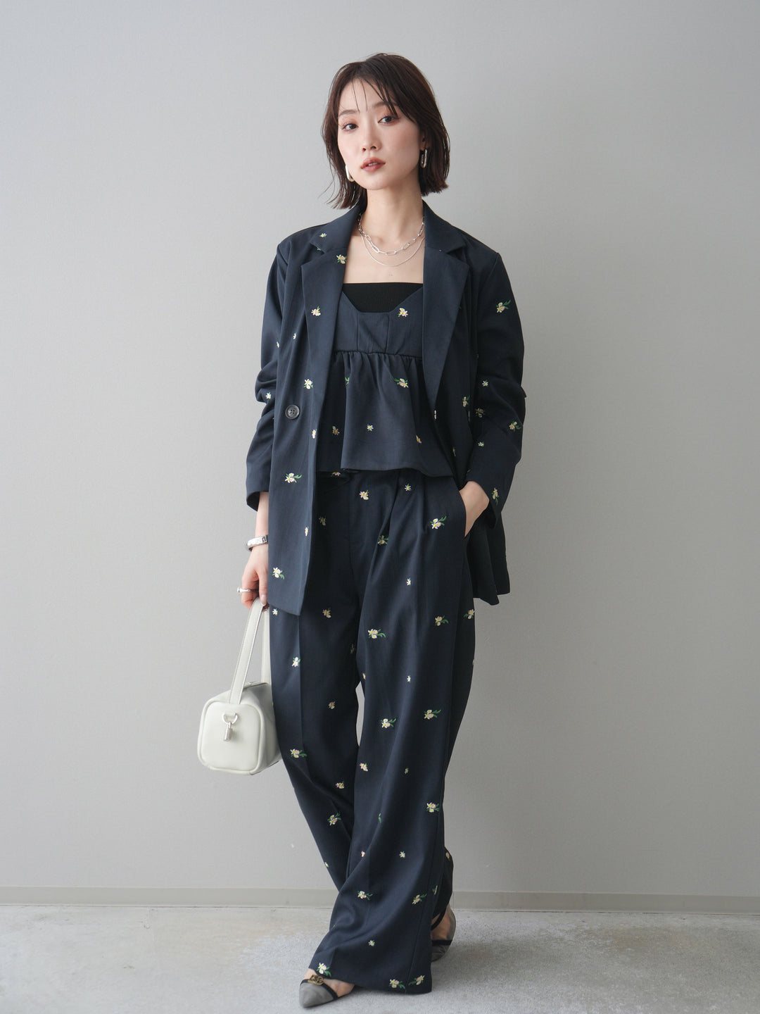 [予約]フラワー刺繍タックパンツ/navy