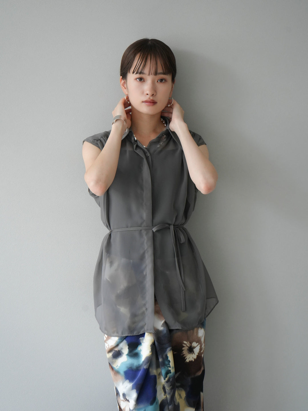 [Pre-order] Sheer No-Sleeve Flare Shirt/Gray