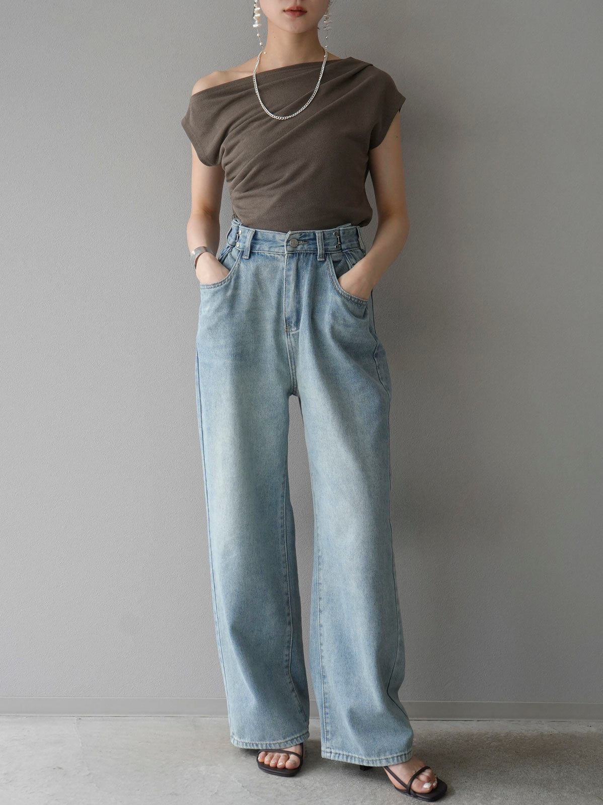 予約]アシンメトリータックノースリーブニット/ブラウン – Lumier