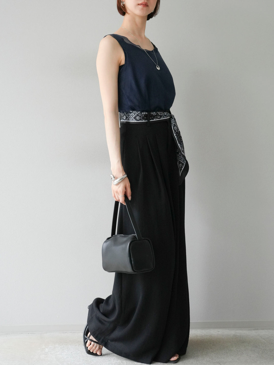 [予約]スカーフベルト付3タックワイドパンツ/ブラック