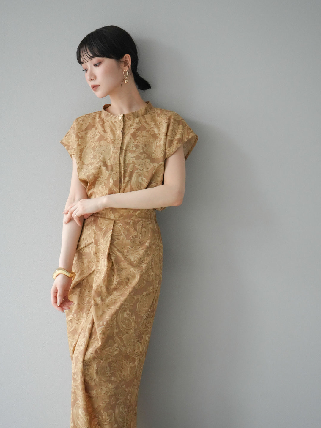 [SET]ペイズリープリントゴールドボタンブラウス+ペイズリープリントタックIラインスカート(2set)