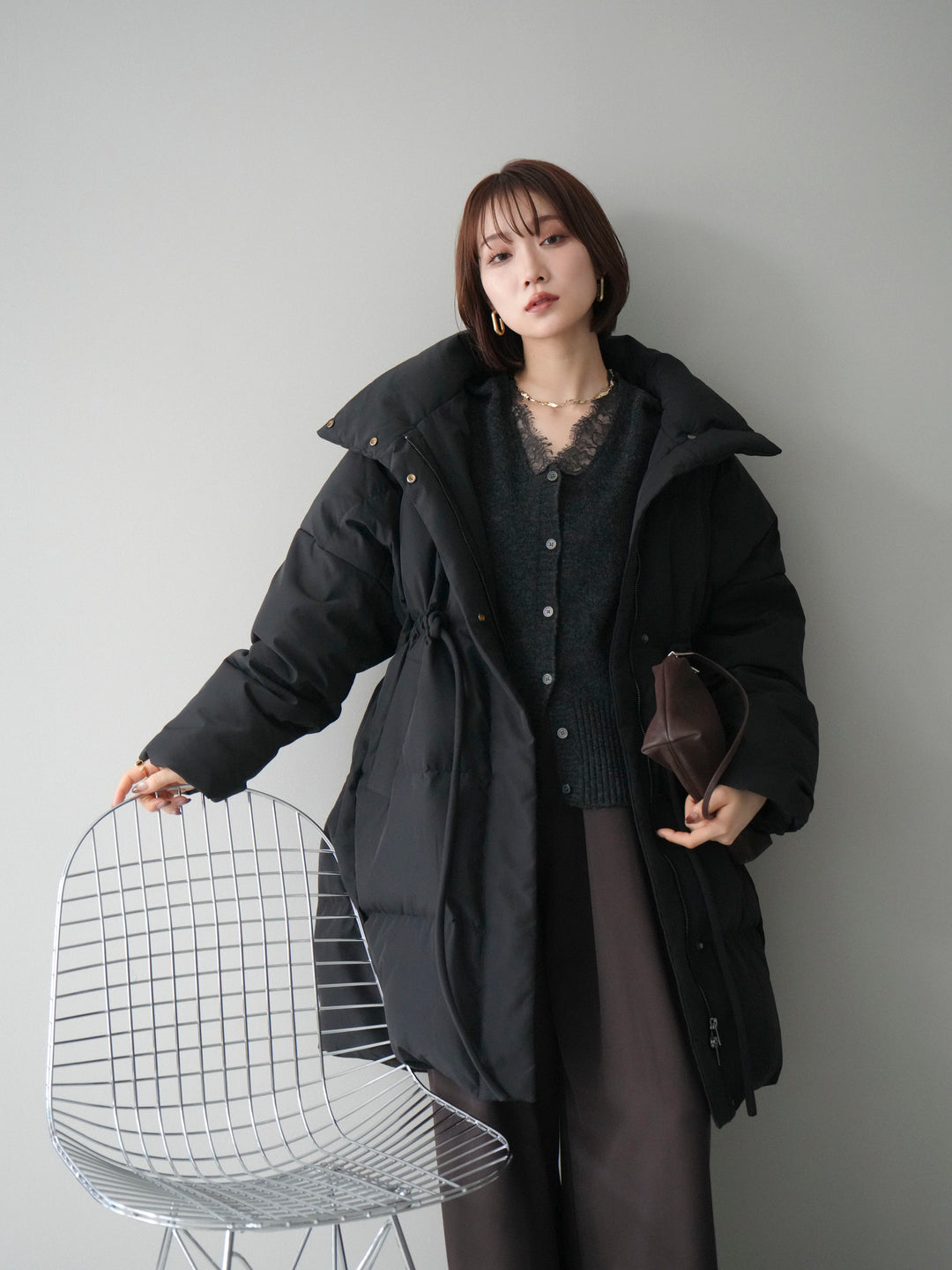 [20%オフ]スタンドカラーウエストベルトミドルダウンコート/black