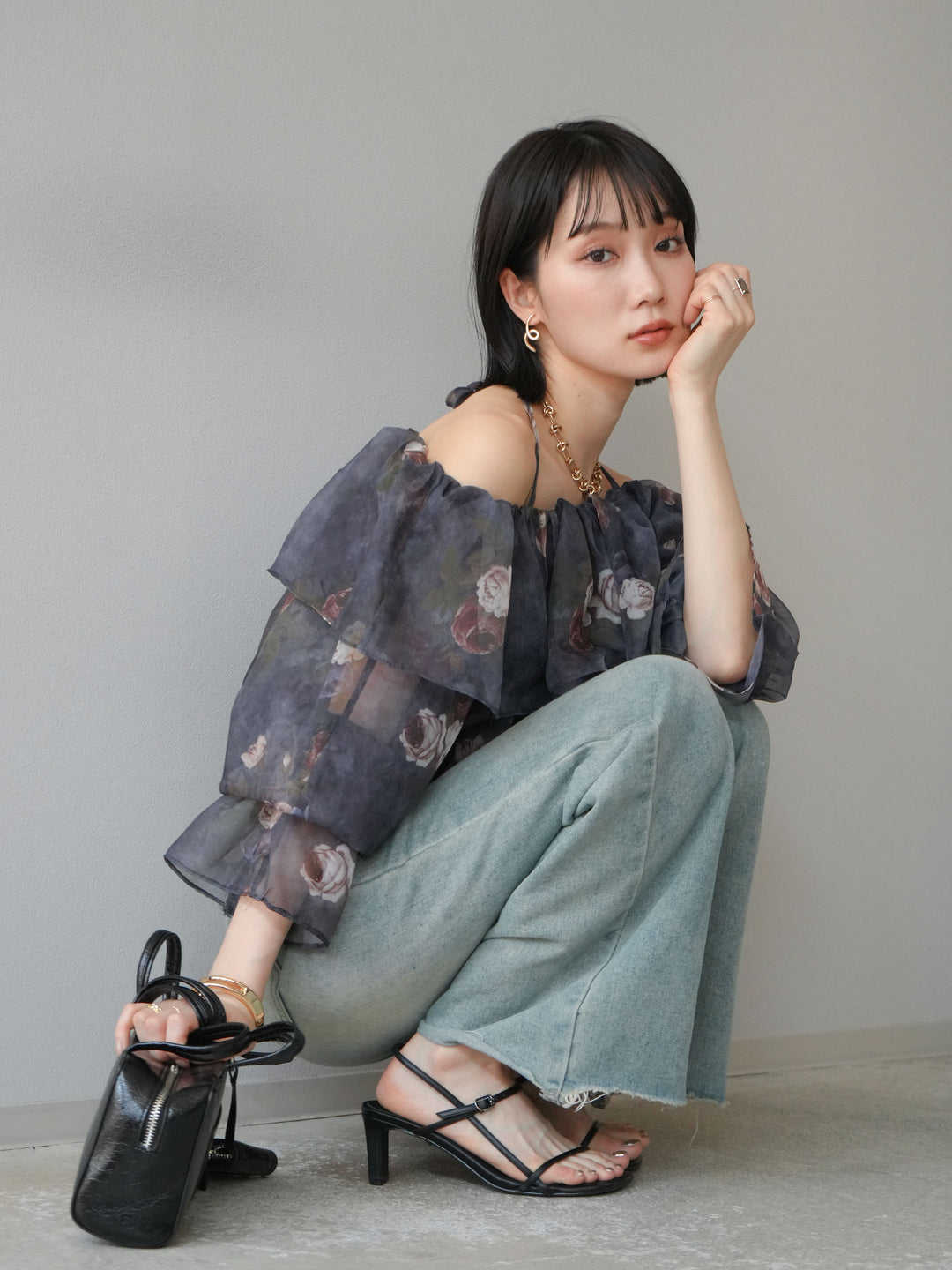 【預購】花朵露肩襯衫/藏青色