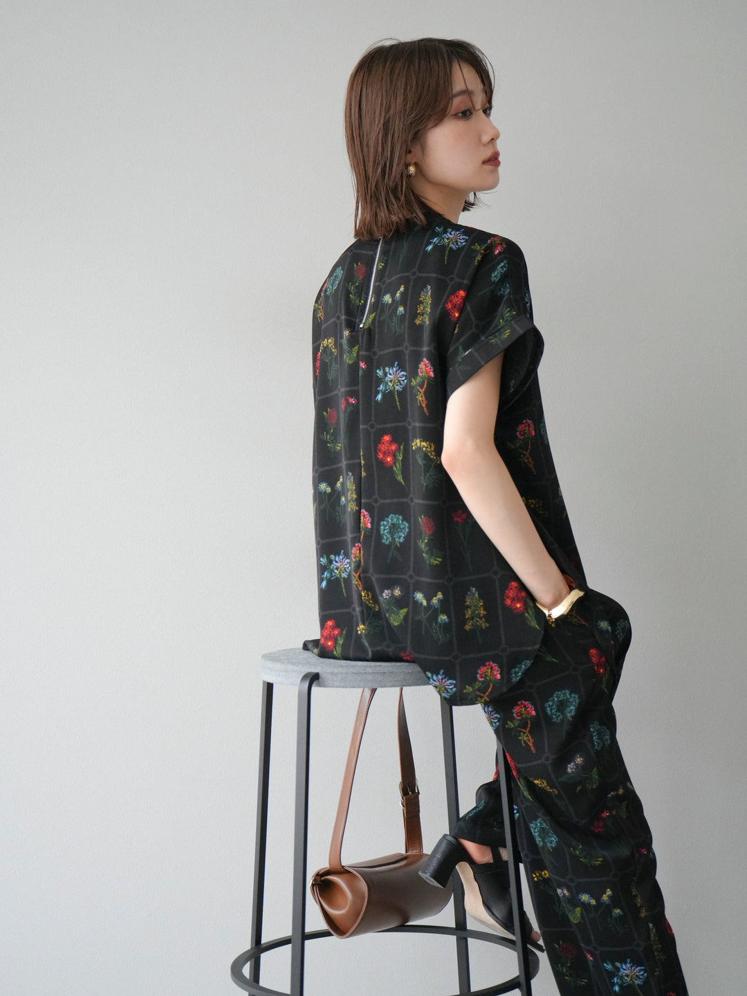 [予約]パッチワークフラワープリントプルオーバー/ブラック