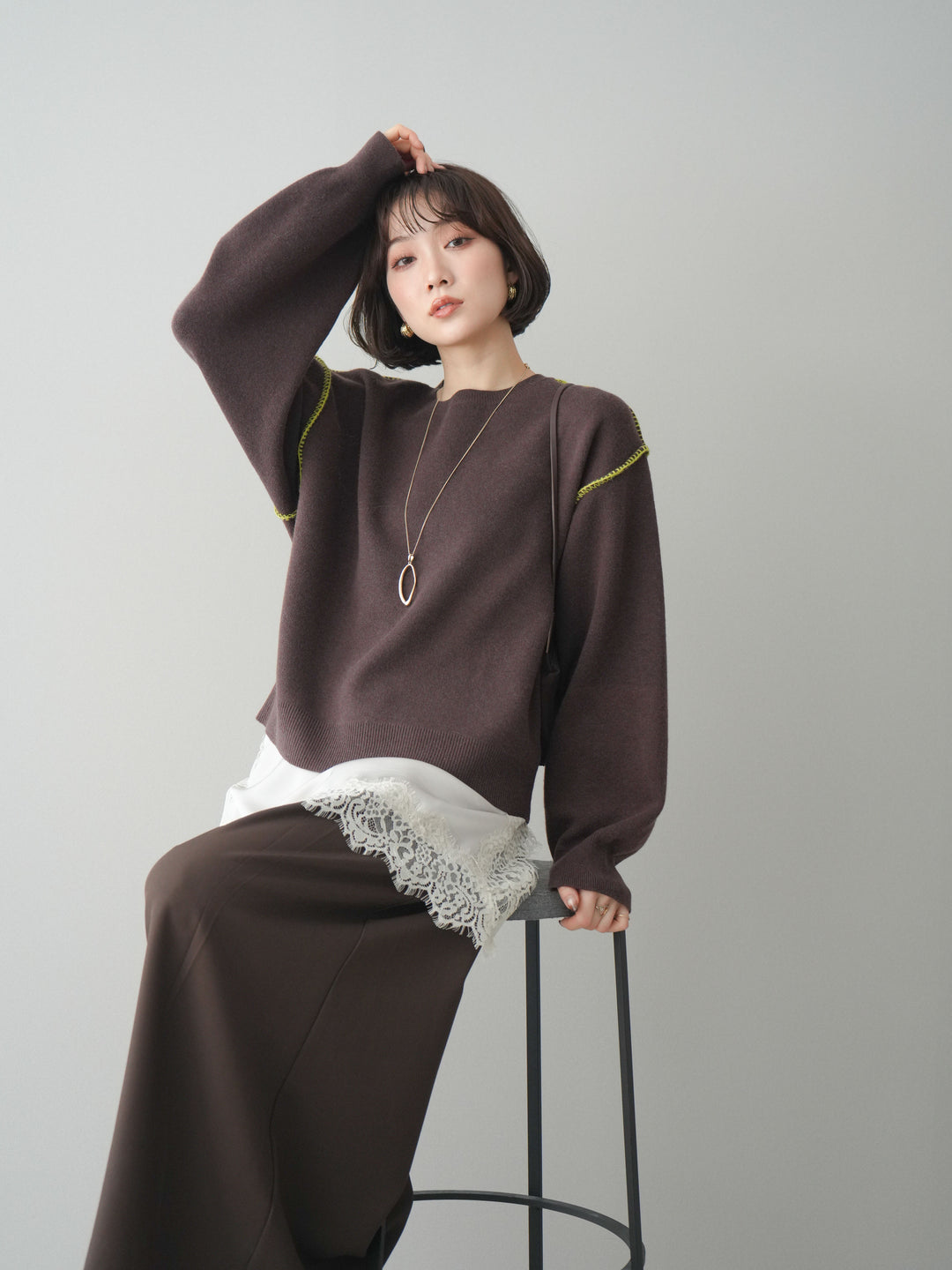 [予約]バックロゴ刺繍配色ステッチニットプルオーバー/brown