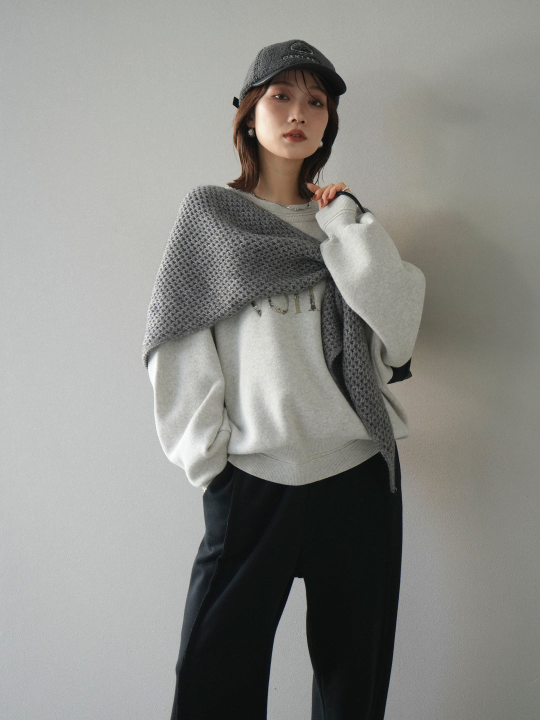 [予約]スウェットライクビーズロゴ刺繍ニットプルオーバー/oatmeal