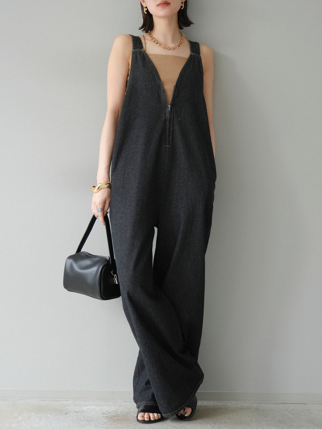 [予約]フロントZIP Vネックデニムサロペット/ブラック