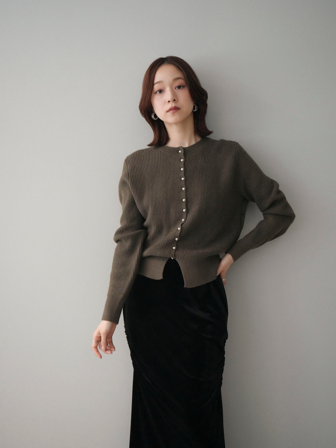 [SET]シルバーボタン畦編みニットカーディガン+ギャザーベロアスカート(2set)