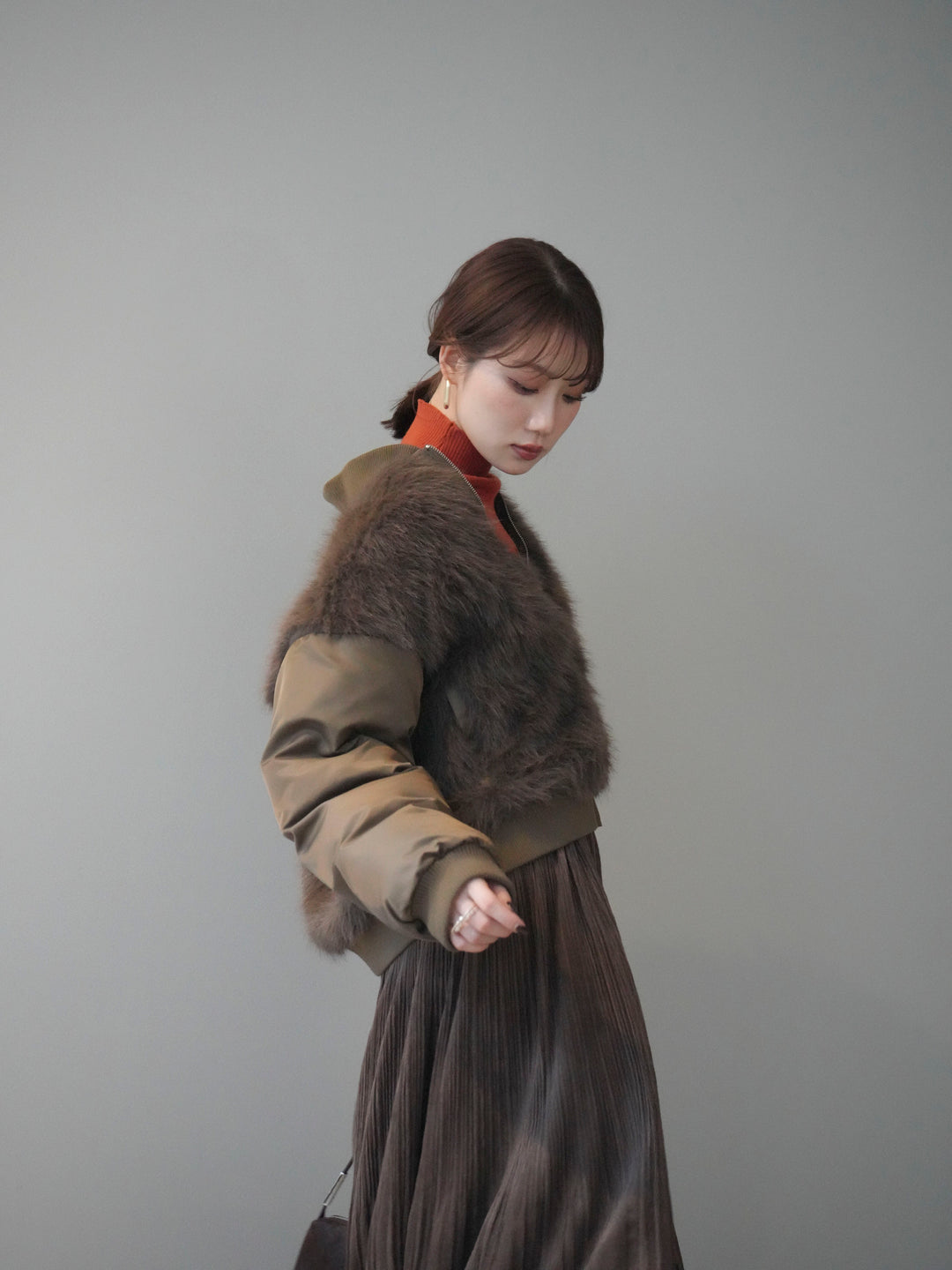 [SET]ファードッキングMA-1+袖ボタンボトルネックリブニットトップス+裾レーススウェードプリーツマキシスカート(3set)