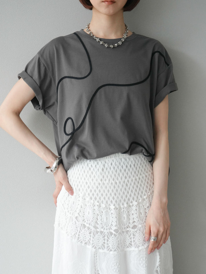 [予約]コード刺繍ルーズTシャツ/チャコール